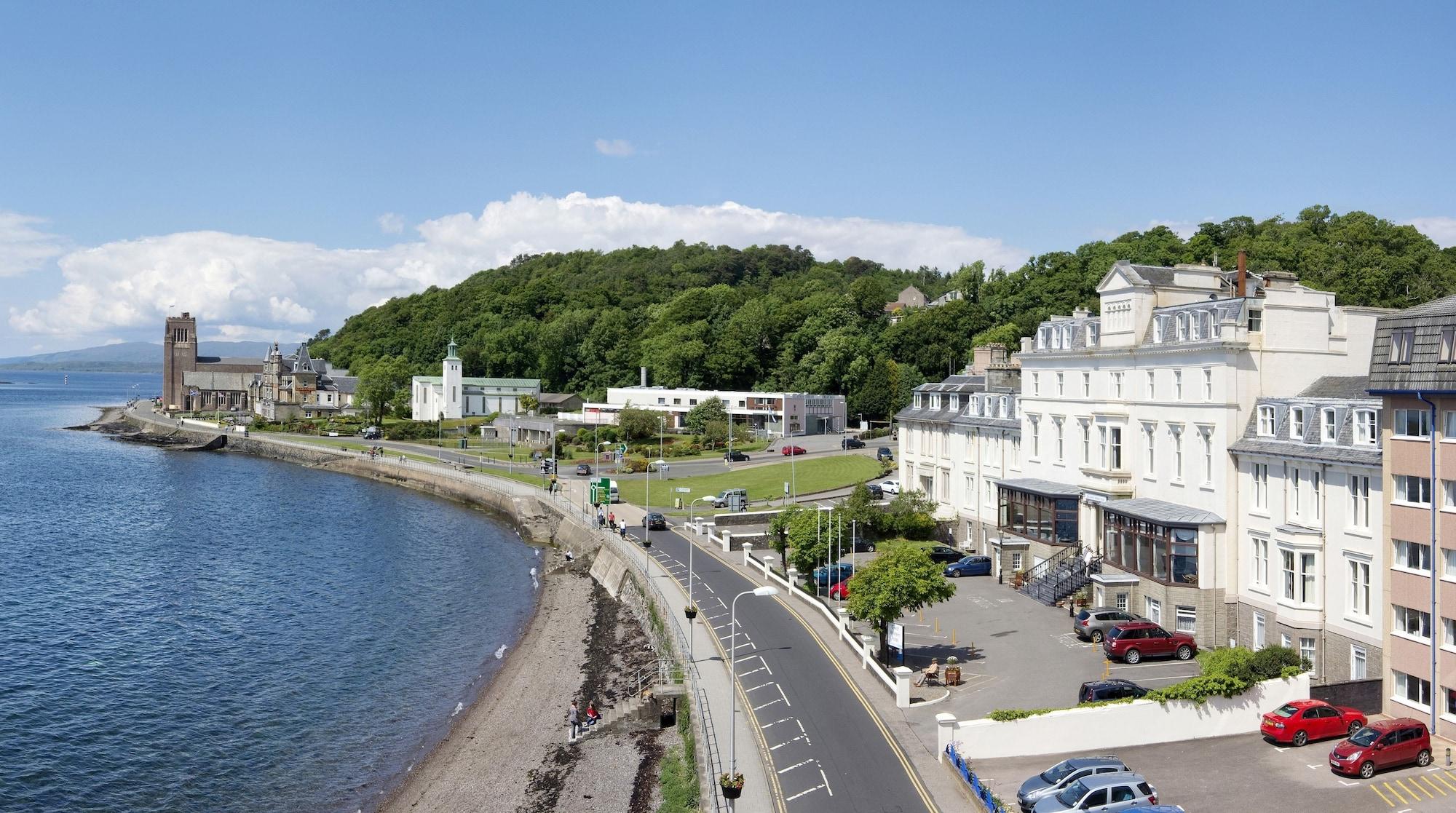 Photo of Oban Promenade and the settlement