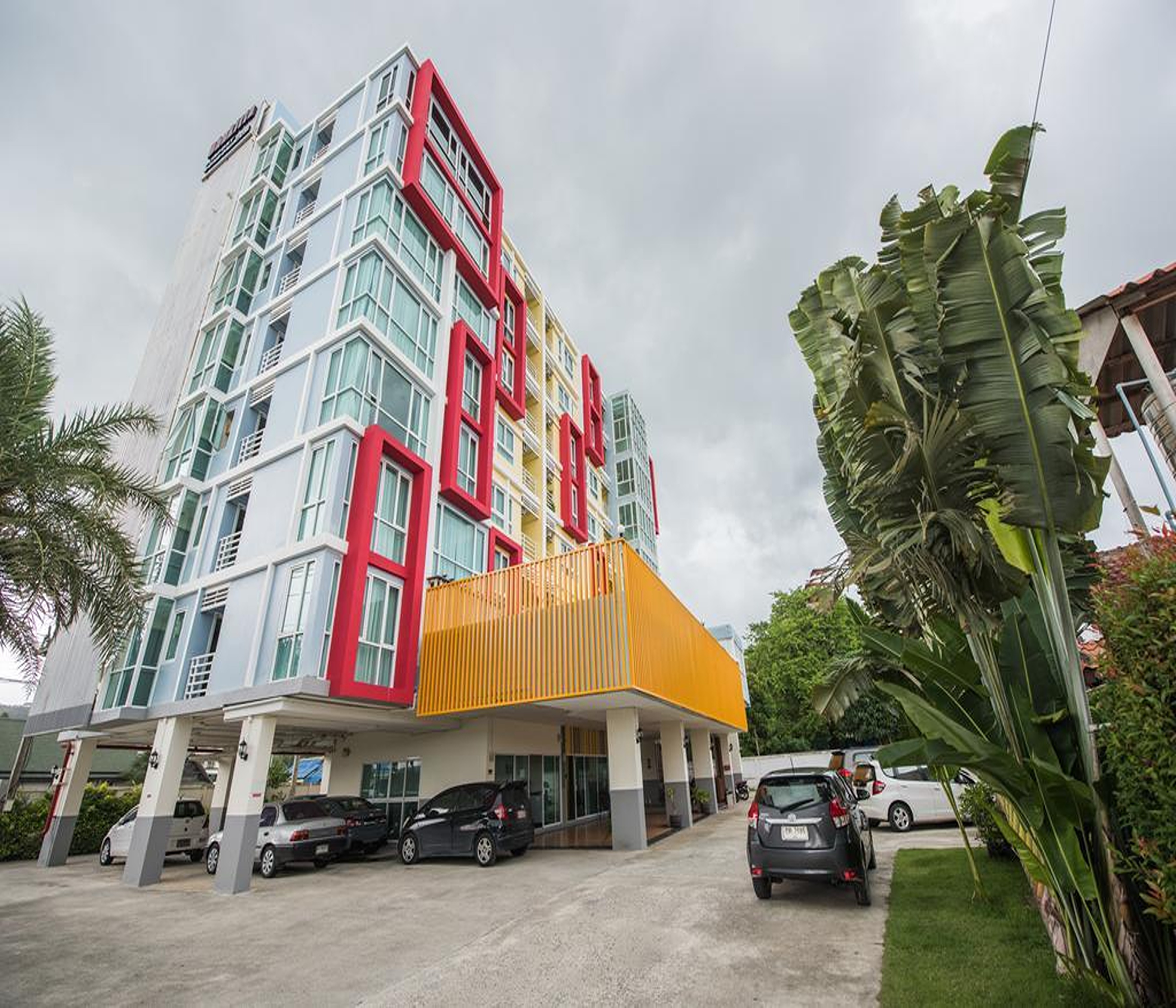 Backpacker Street Airport Place by ZUZU