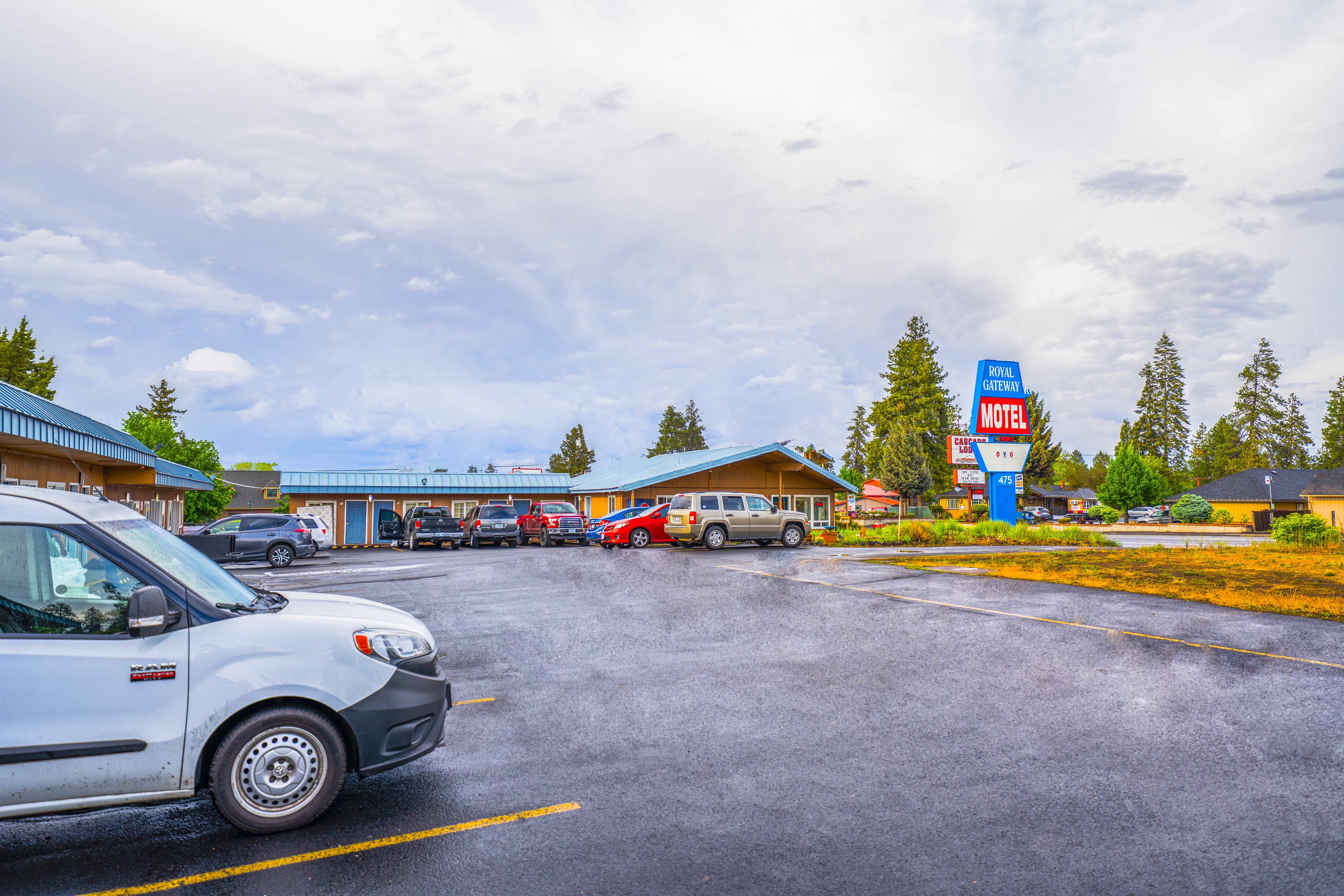 Royal Gateway Motel by OYO