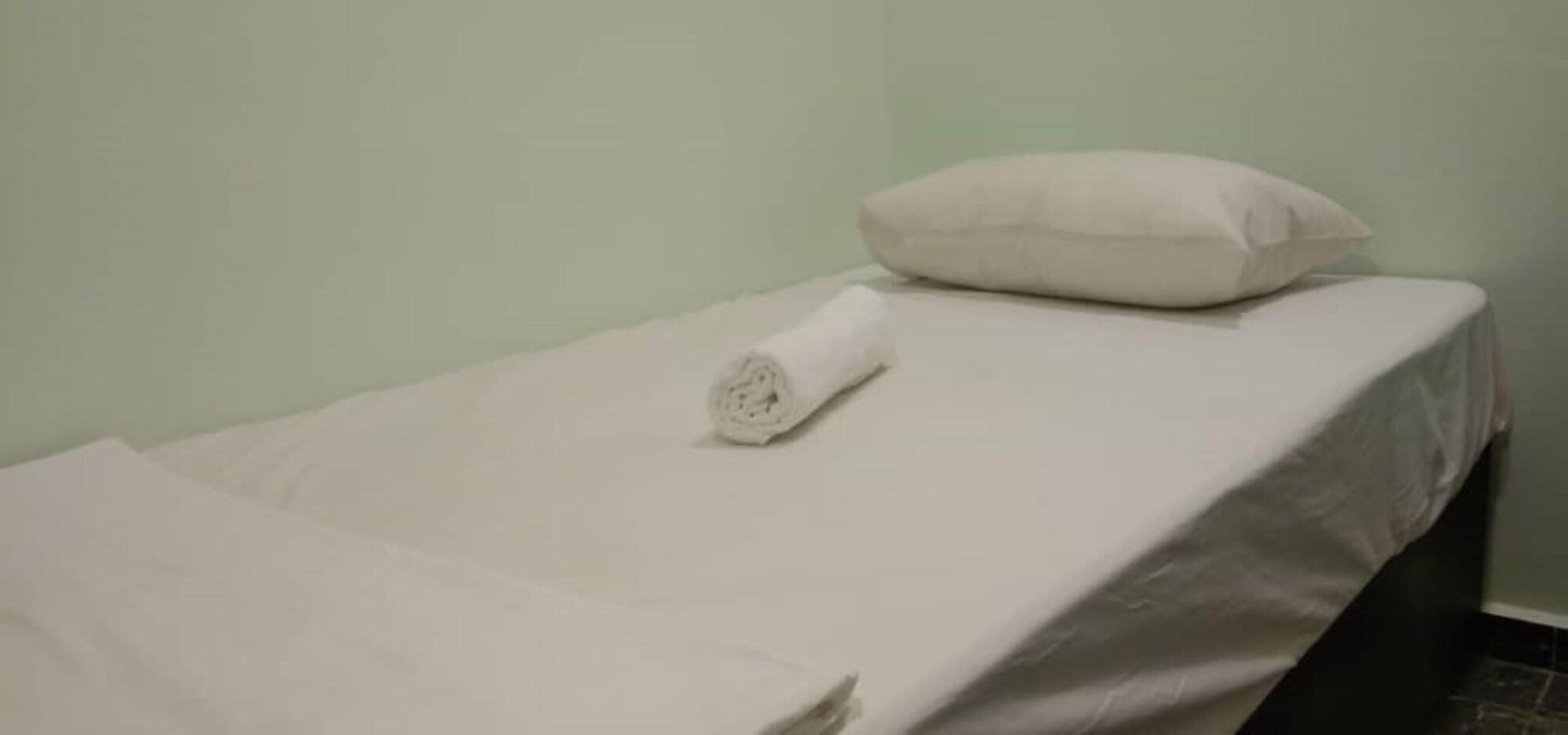 OYO 90445 Th Hotel