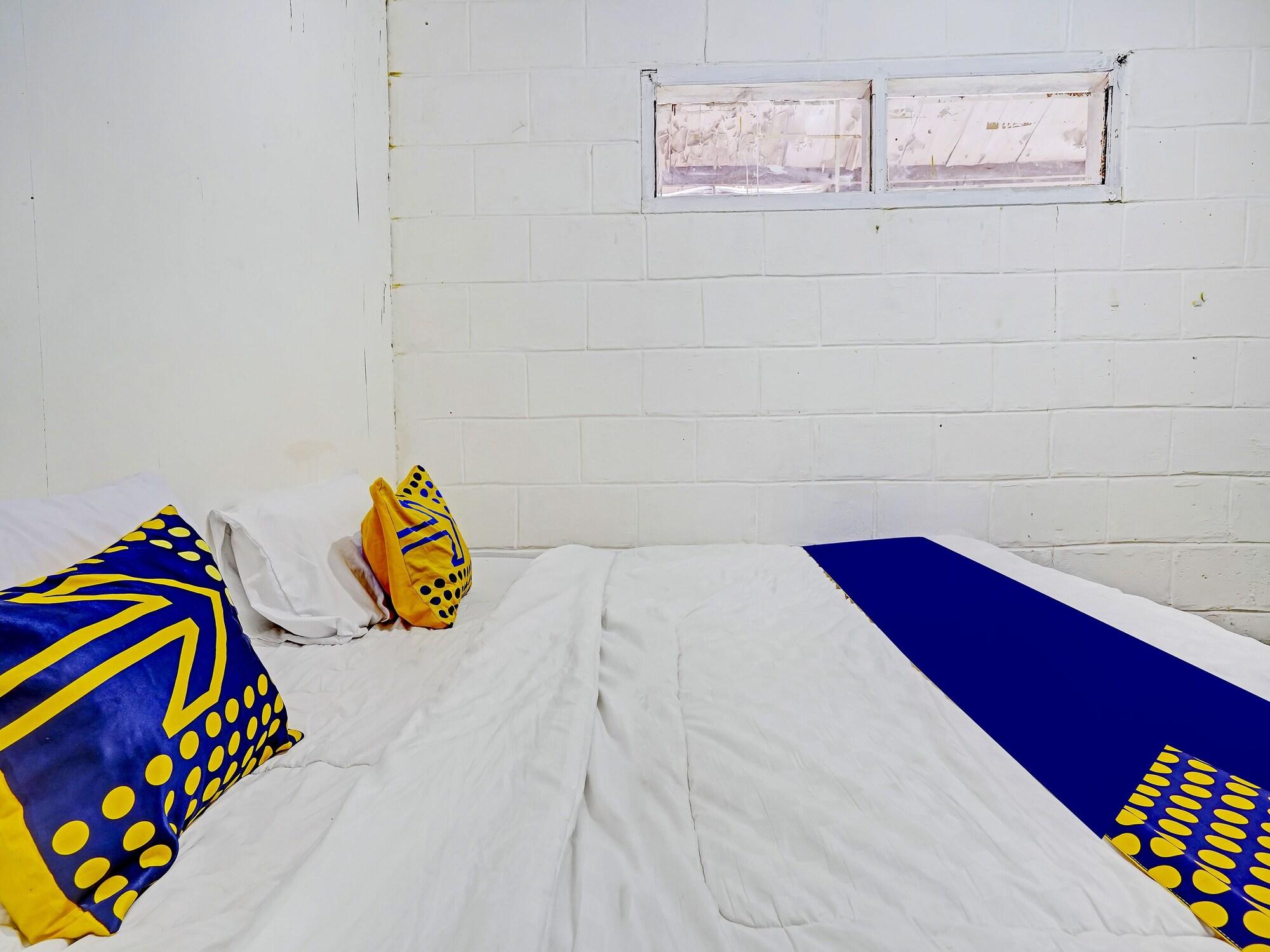 Room 5, SPOT ON 91320 Pondok Elia Syariah, Bandung