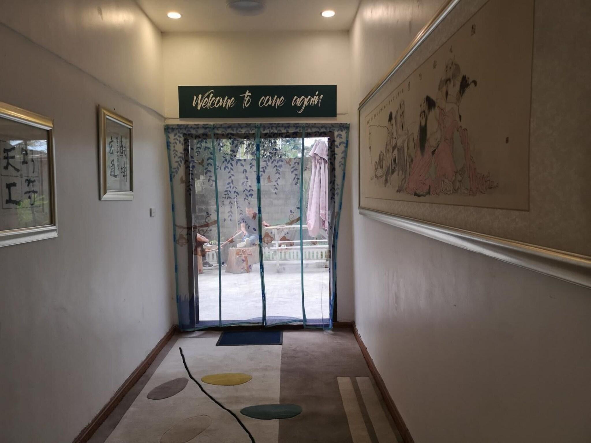 Lobby 2, City Apartment