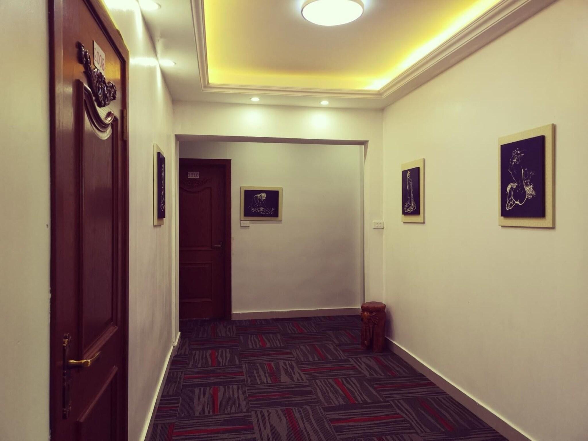 Lobby 5, City Apartment