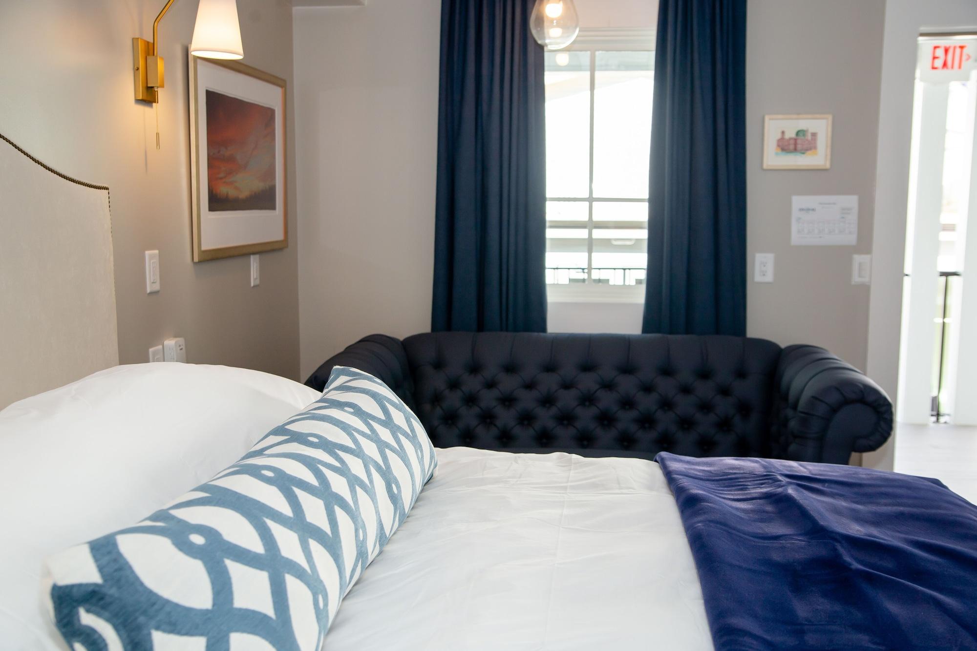 The Colonial Inn by null