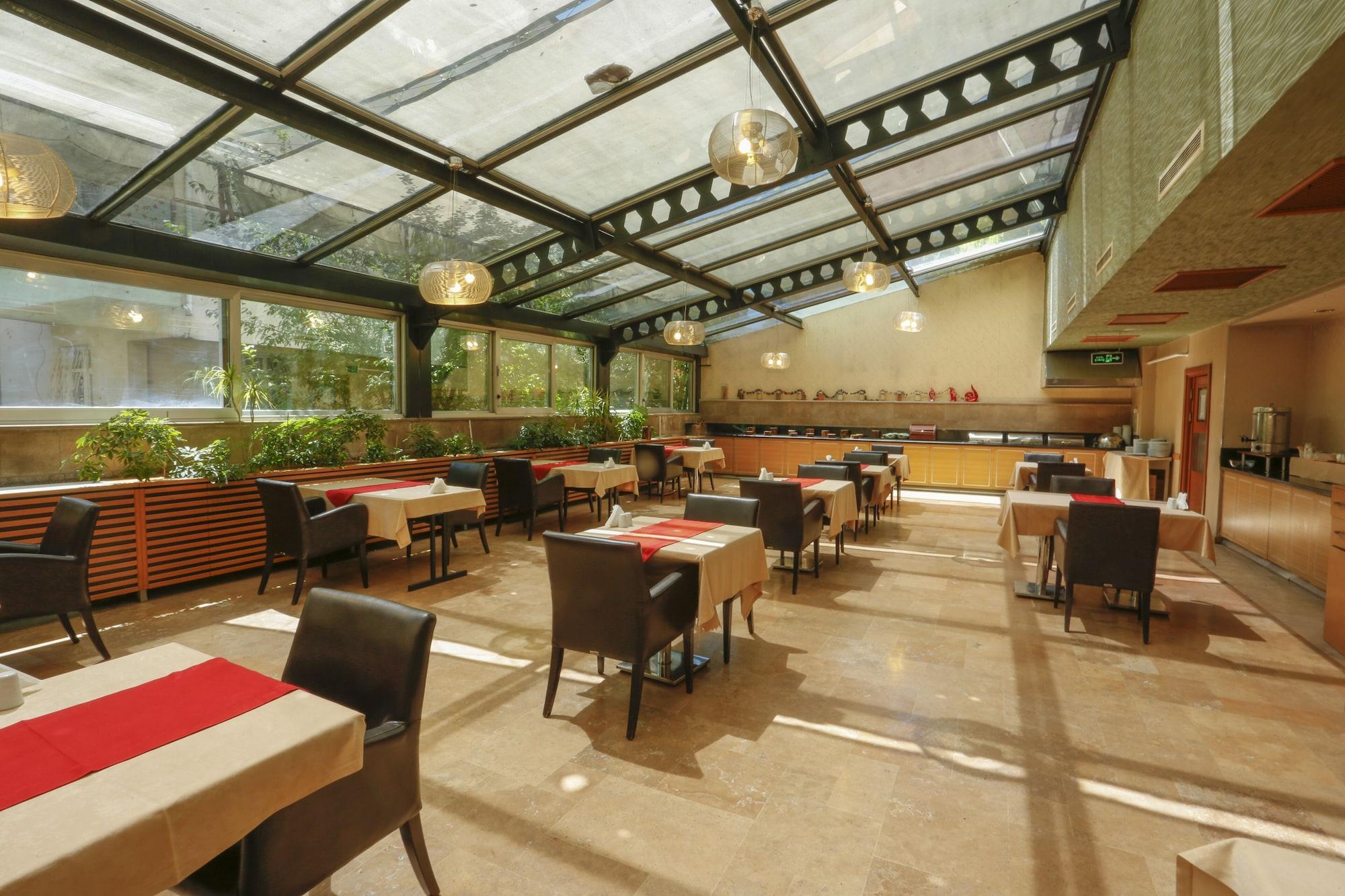 Nuzhet Hotel