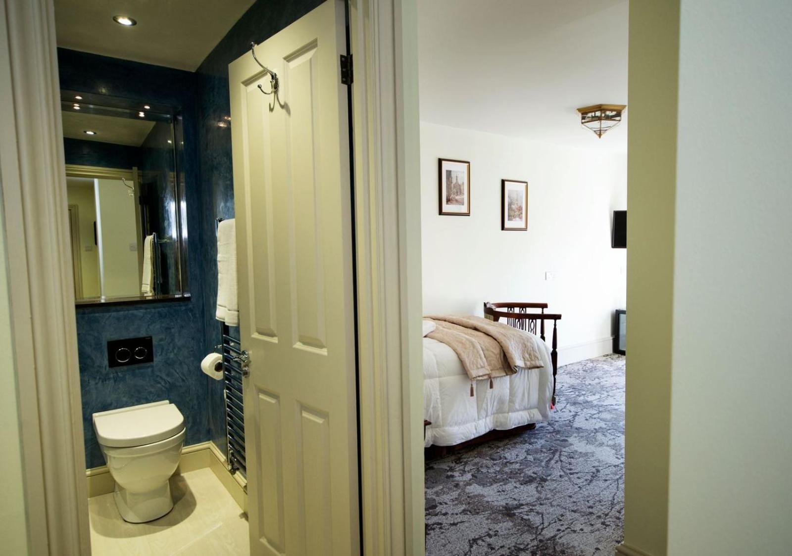 East Walls Hotel