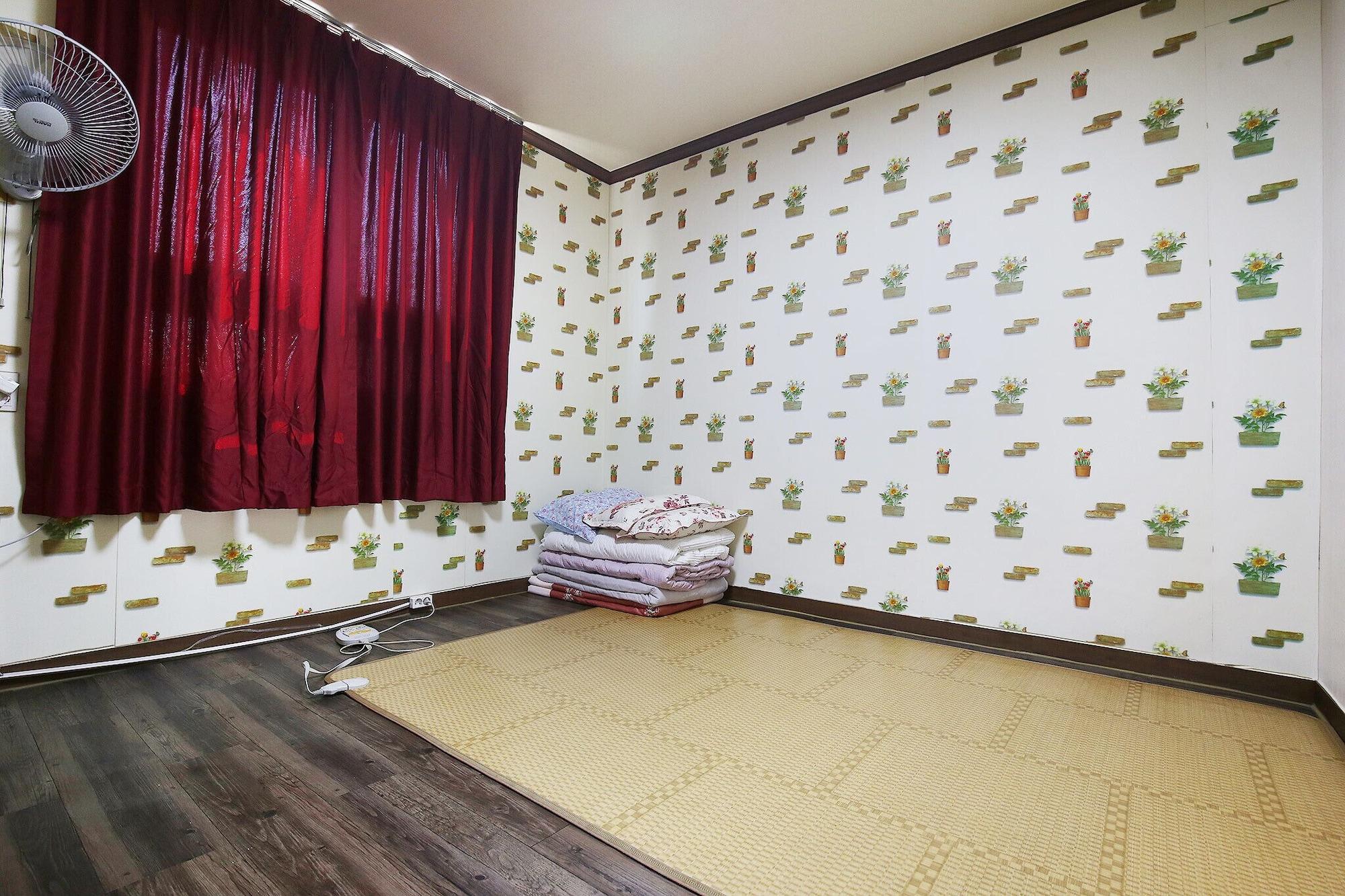 Nonsan Hwangje Motel