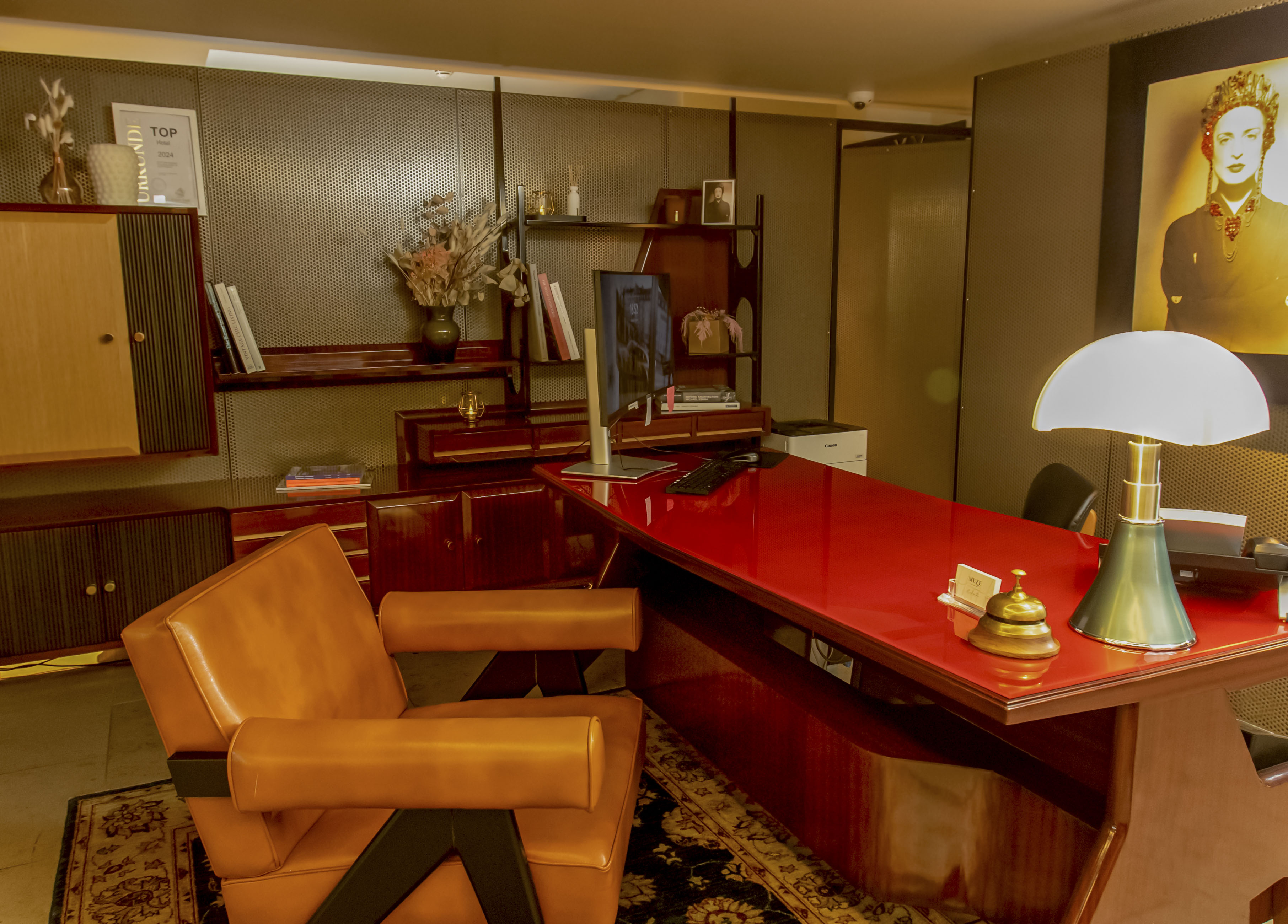 MUZE Hotel Dusseldorf - Handwritten Collection