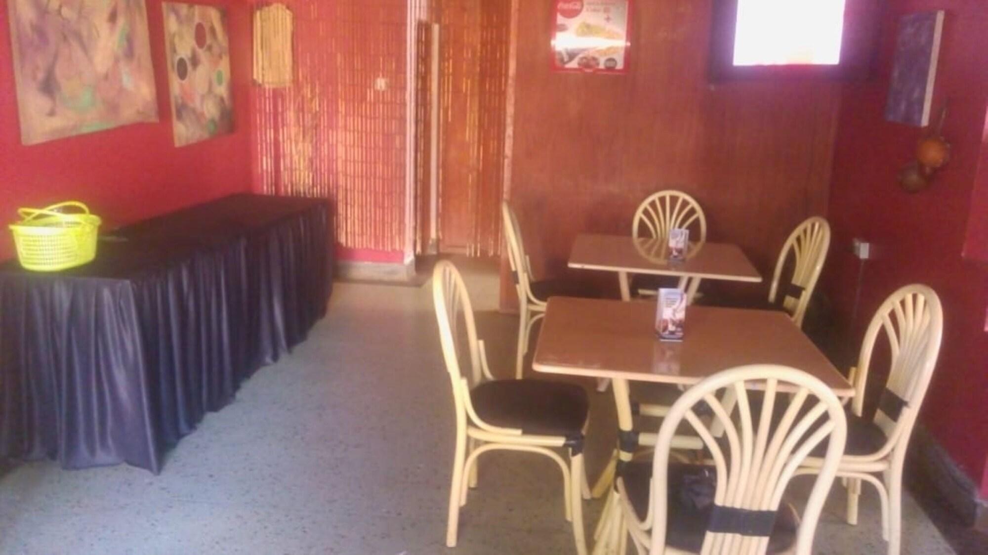 Rose Wood Lounge