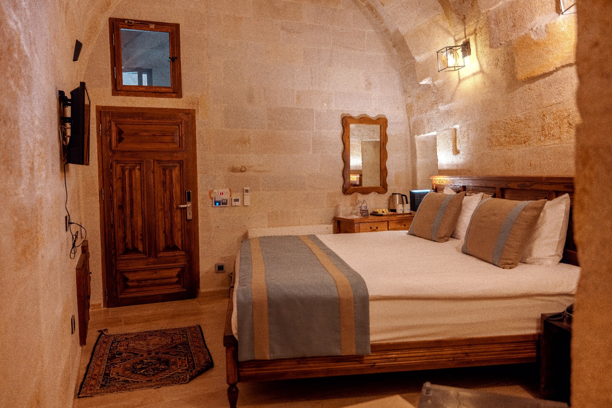 Misty Cave Hotel