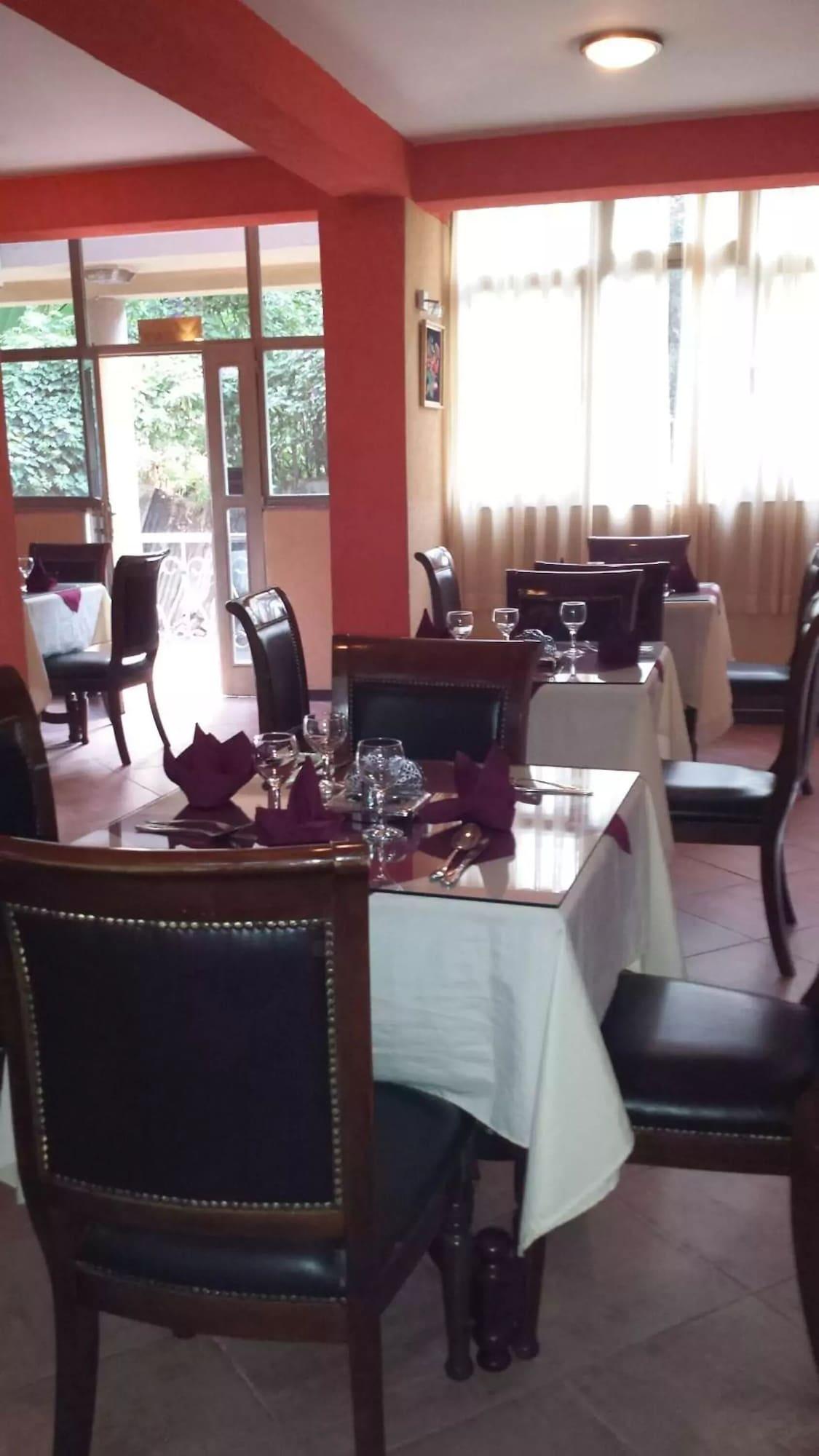 The Lions Den Hotel