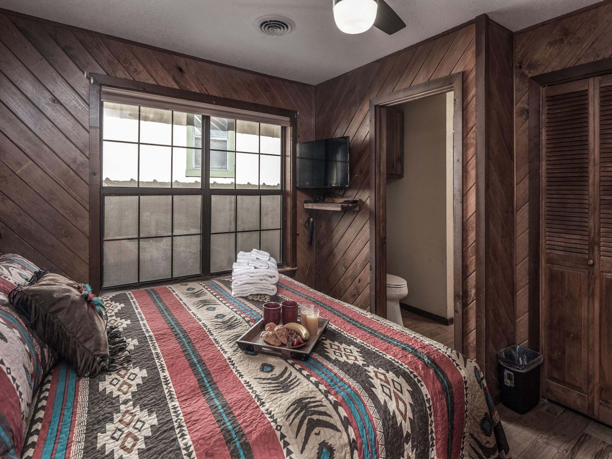 Room 5, Midtown Riverfront, Lincoln
