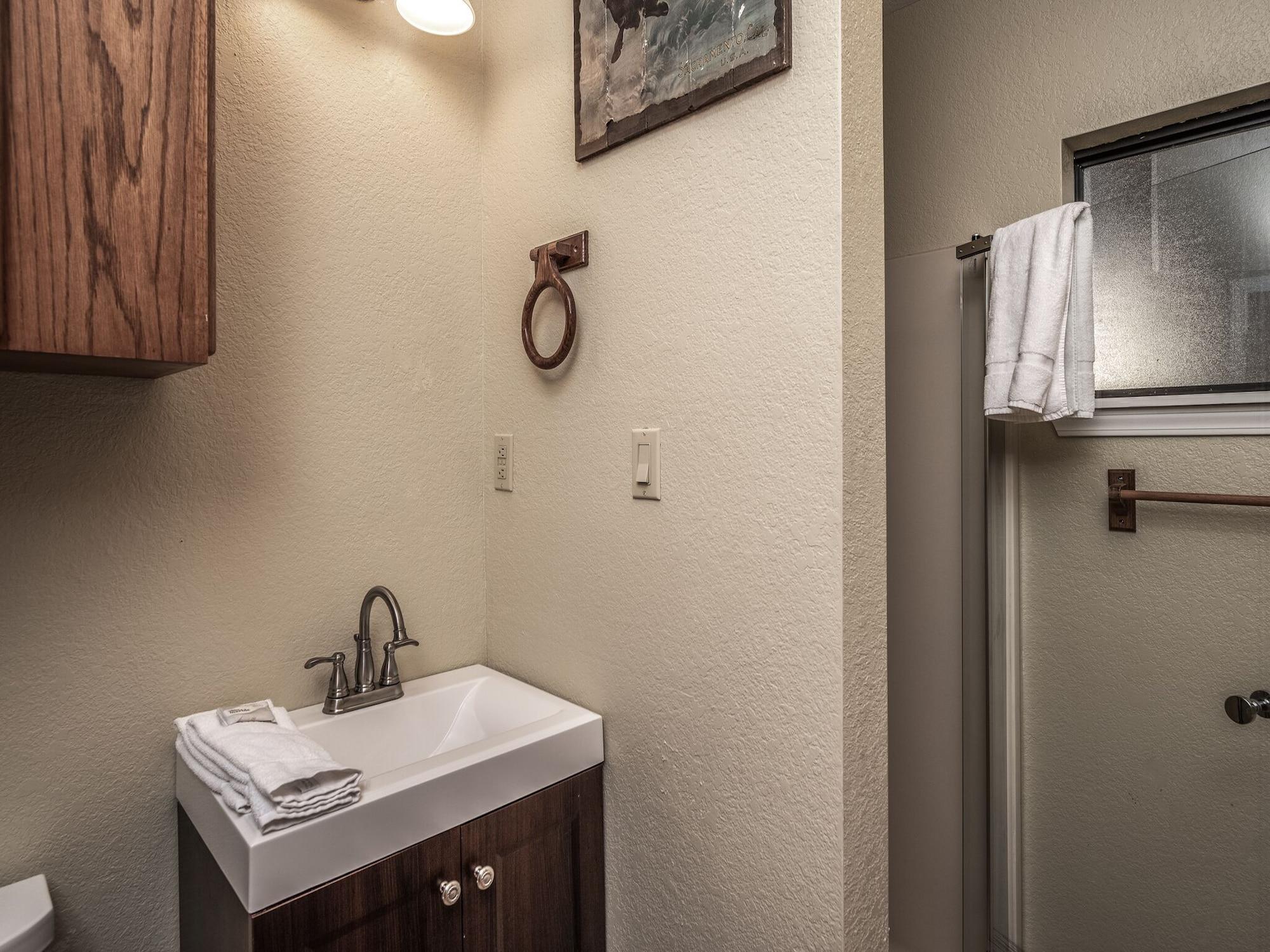 Room 4, Midtown Riverfront, Lincoln