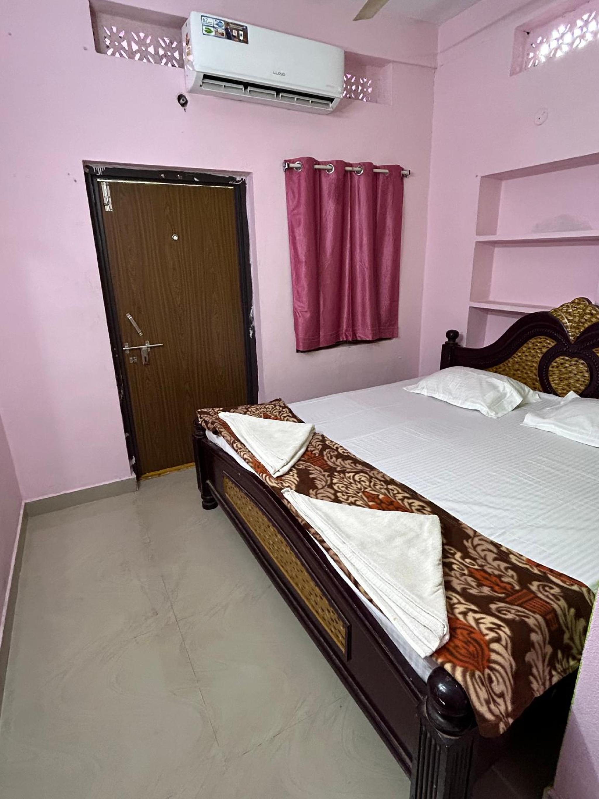 Bedroom 3, Hotel Rahul Residence, Kurnool