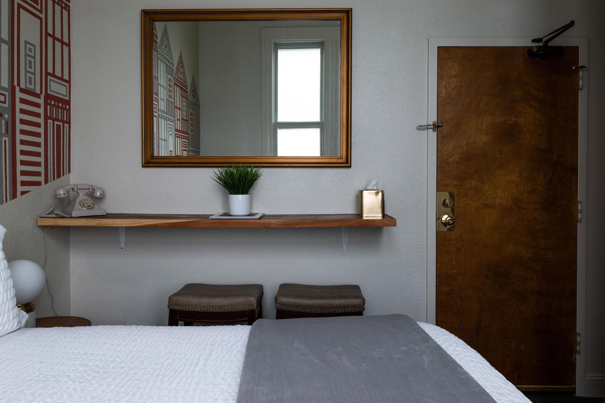 The Metro Hotel by null