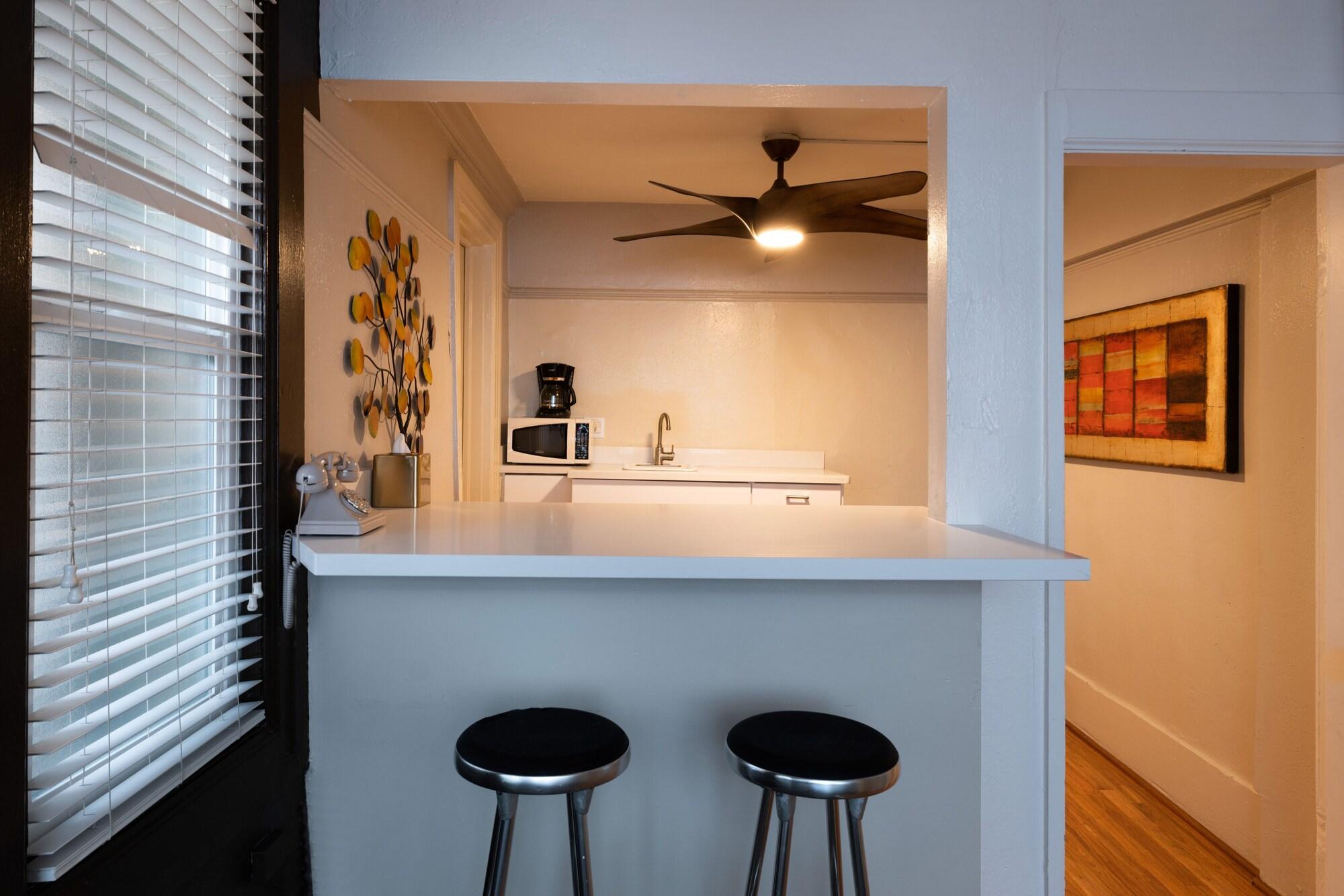 The Metro Hotel by null