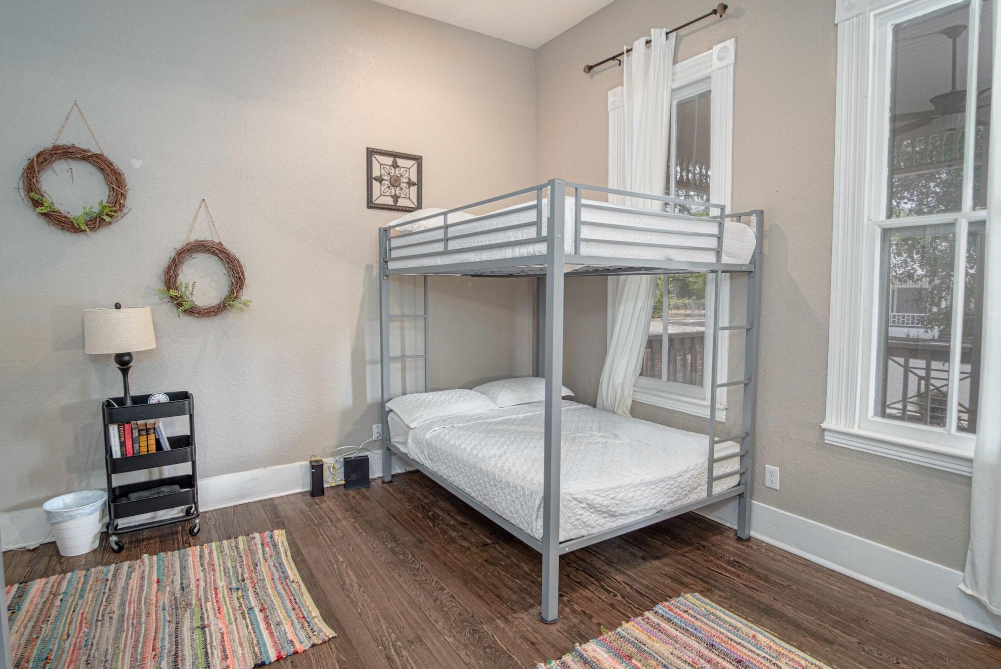 Wyoming St Restored Historic 2br/1ba Downtown