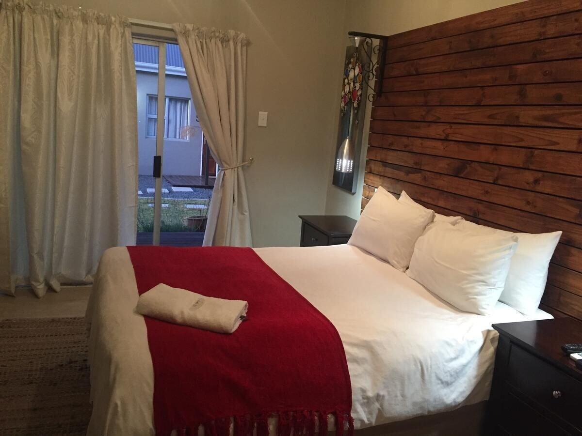 Room 5, Tranquil House Bed and Breakfast, Chris Hani