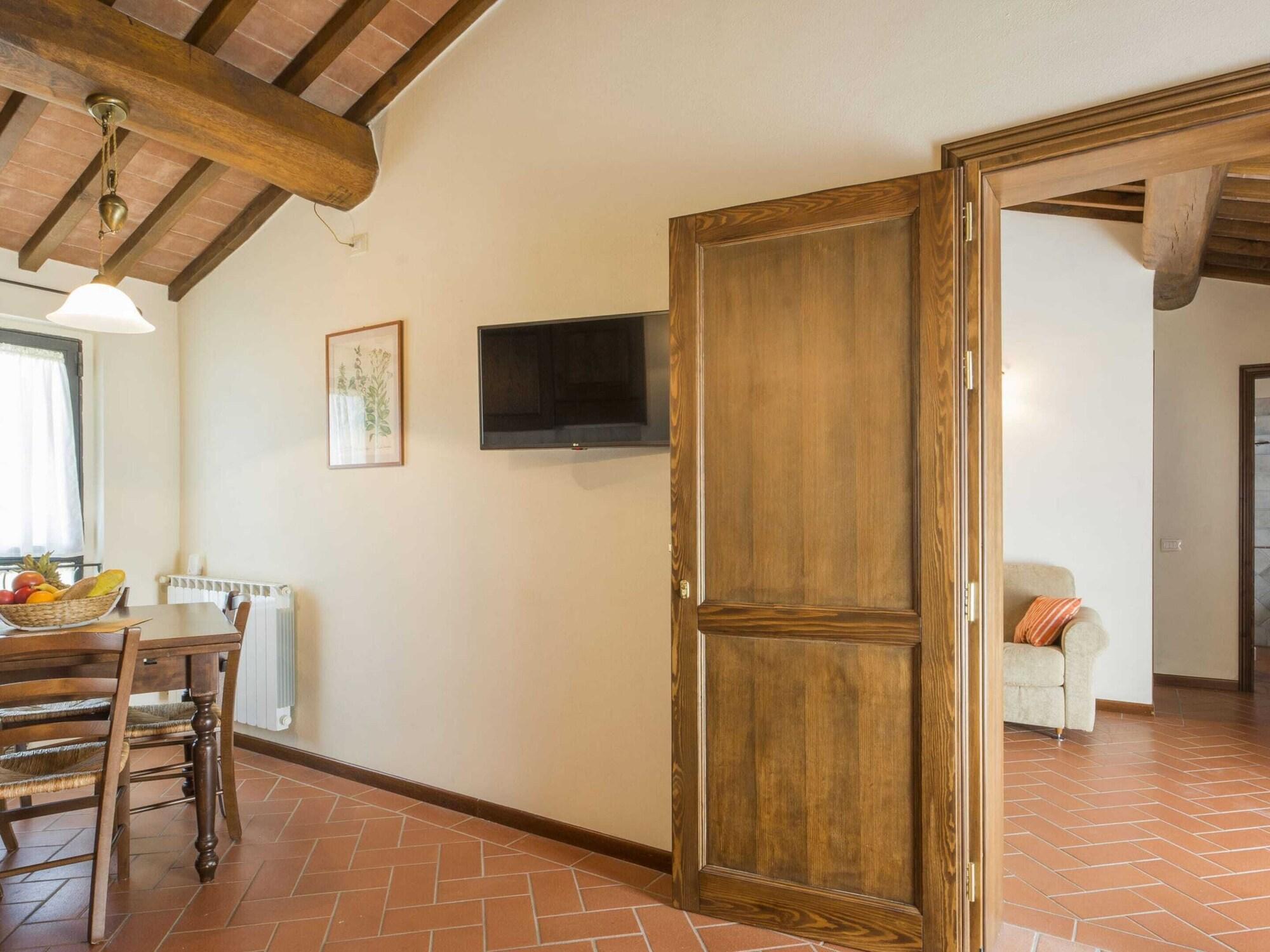 Lovely Farmhouse in Castelfiorentino With Garden