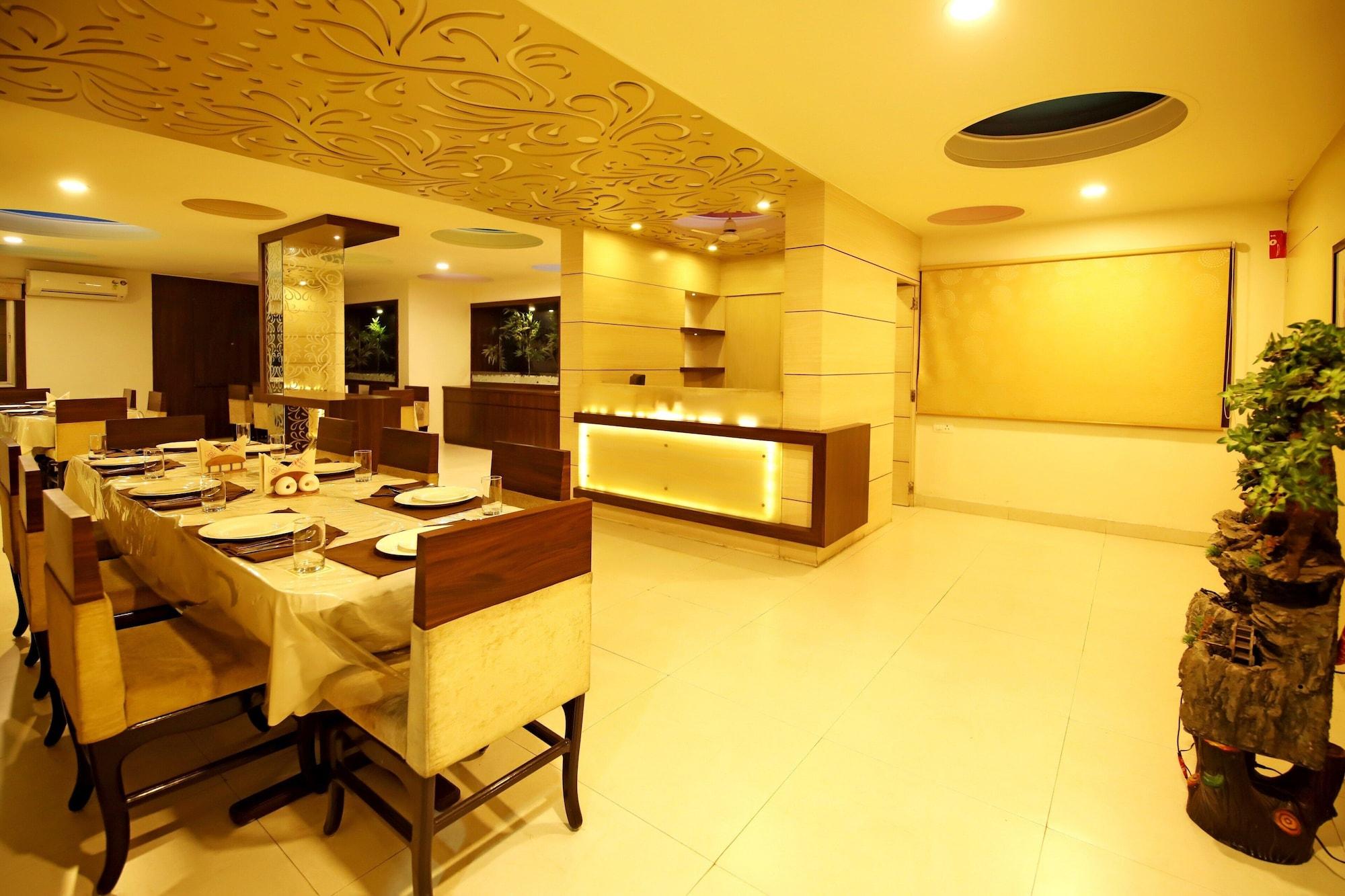 Hotel Ashish Palace