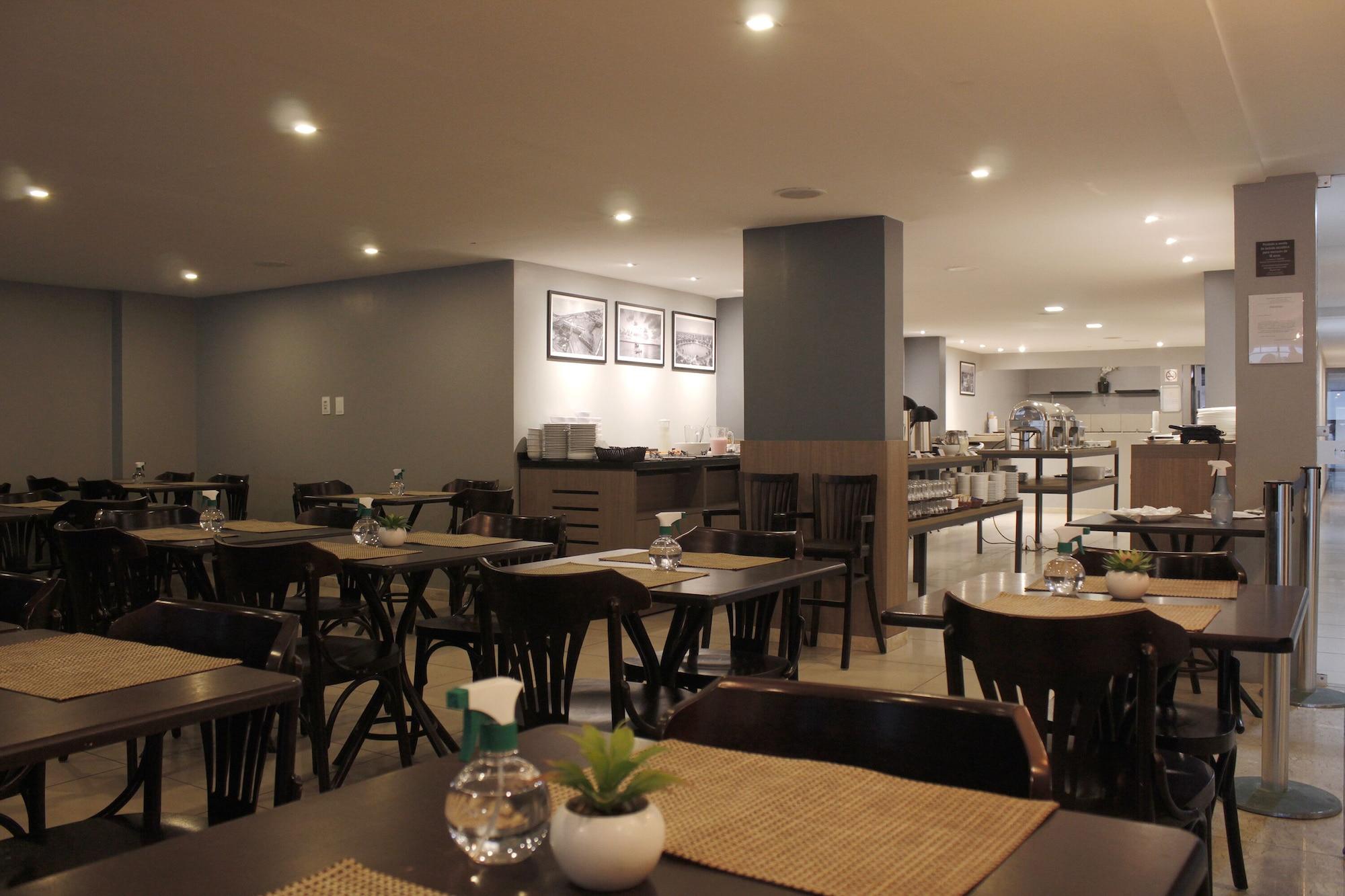 Happy Hotel ManaÃ­ra