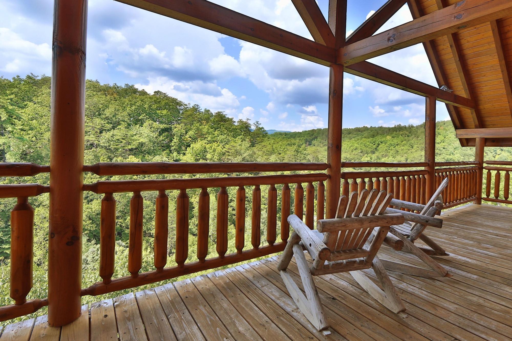 Family Valley Lodge - Six Bedroom Cabin
