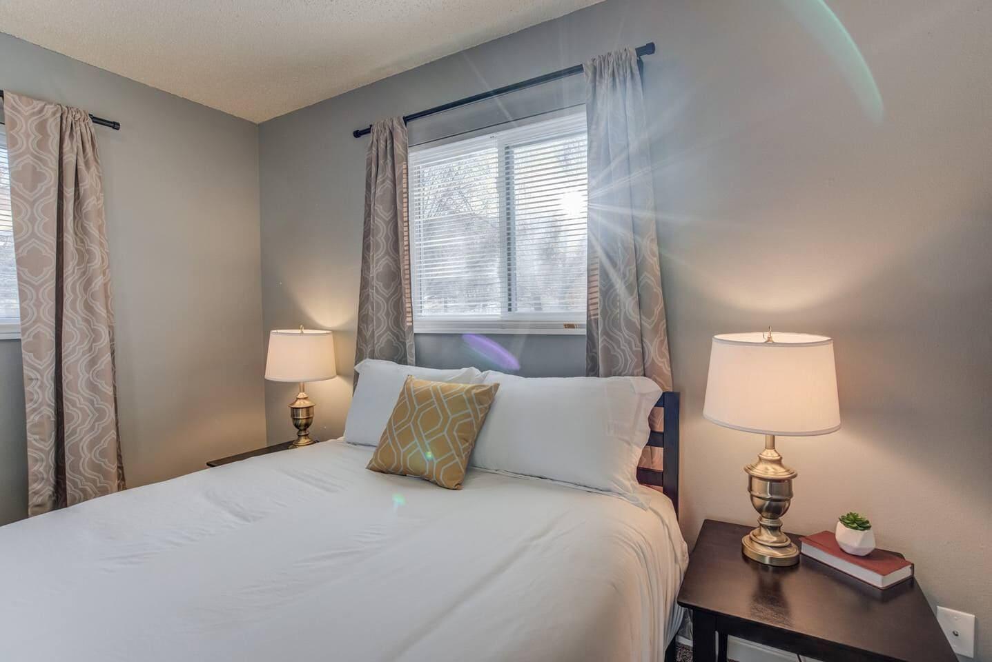 Room 2, 2BR Aptmt Parks Private Deck, Mountain Views!, El Paso