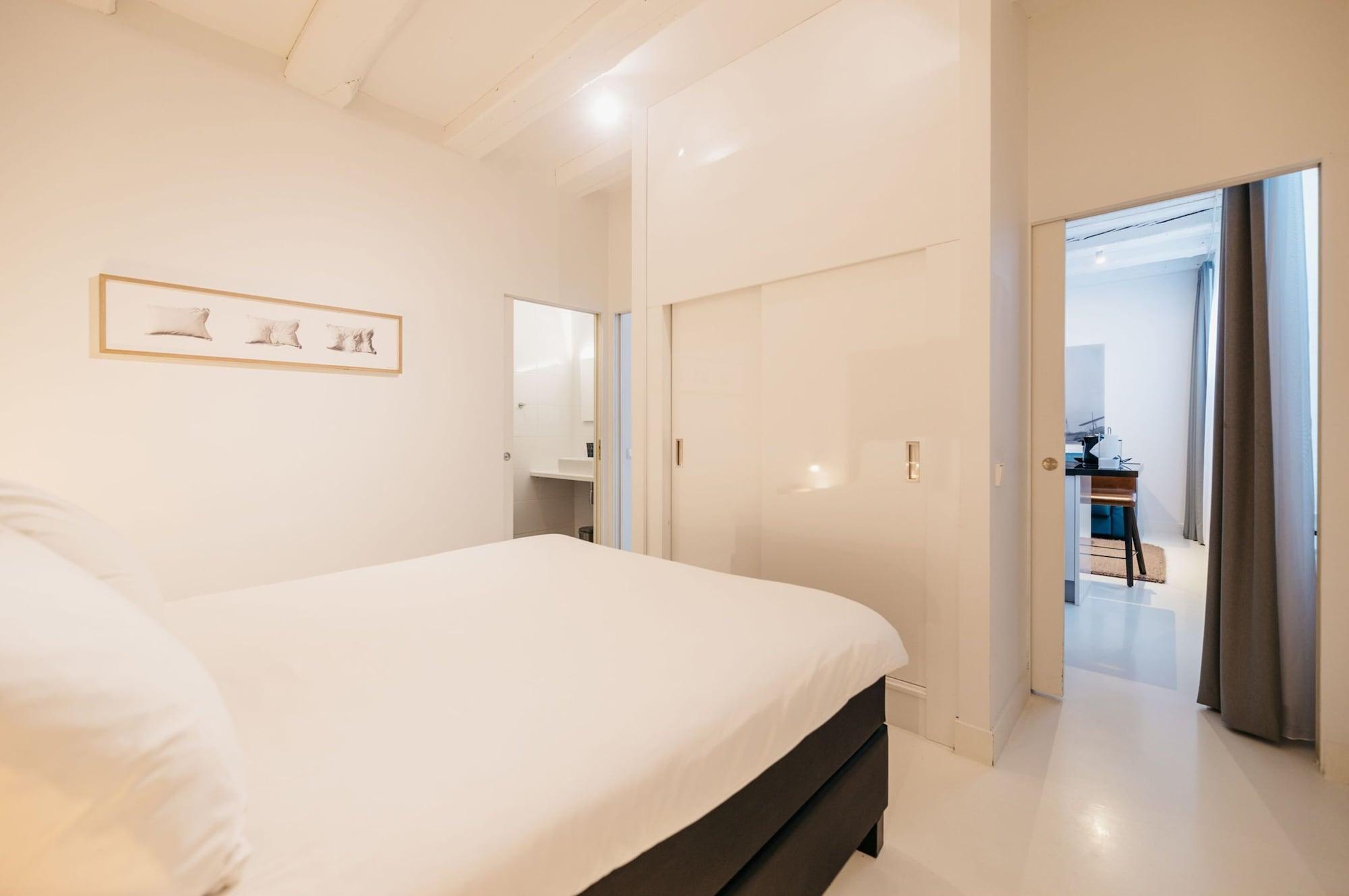 YAYS Amsterdam Salthouse Canal by Numa by null