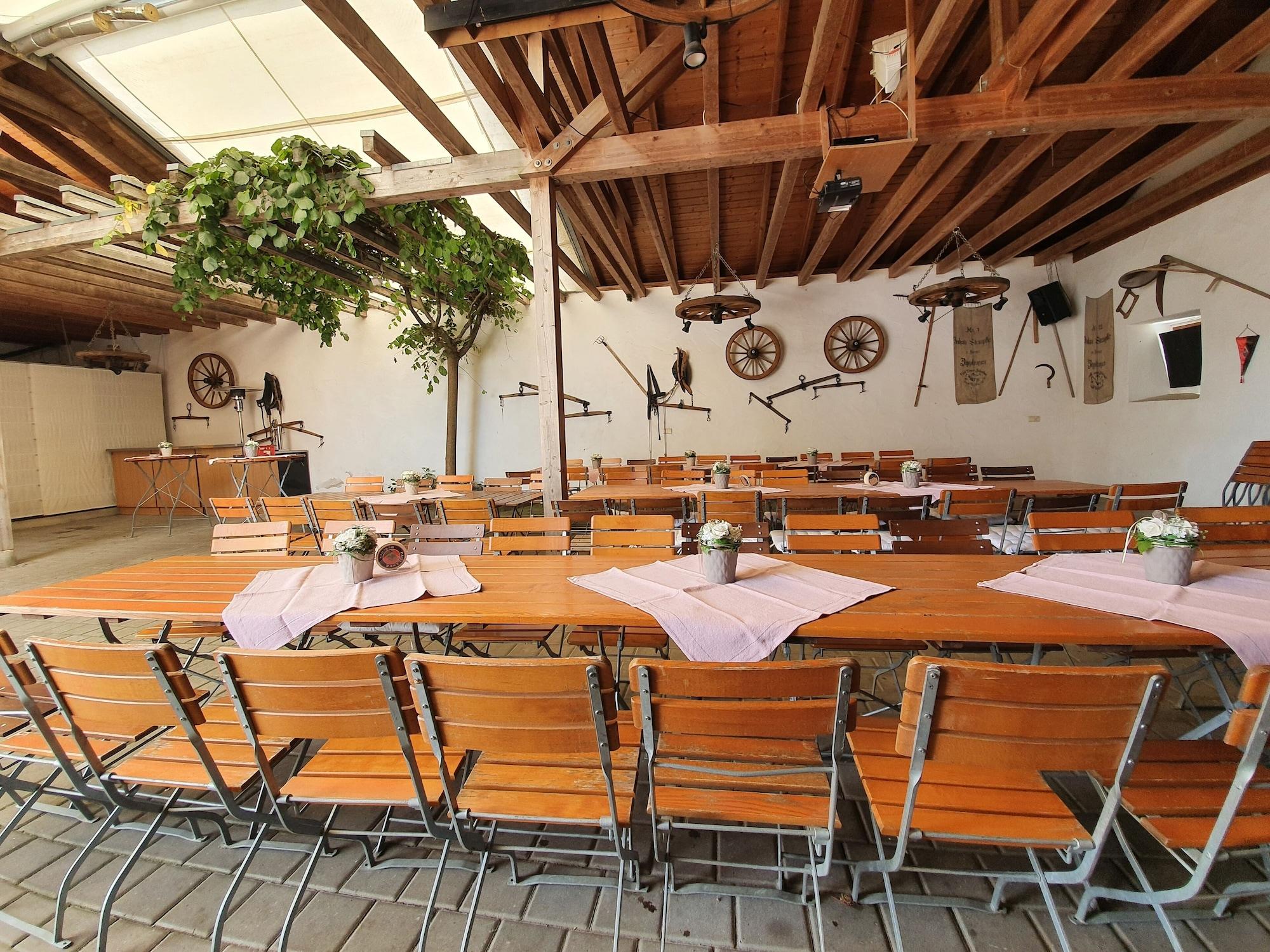 Landgasthaus Zum Kreuz by null