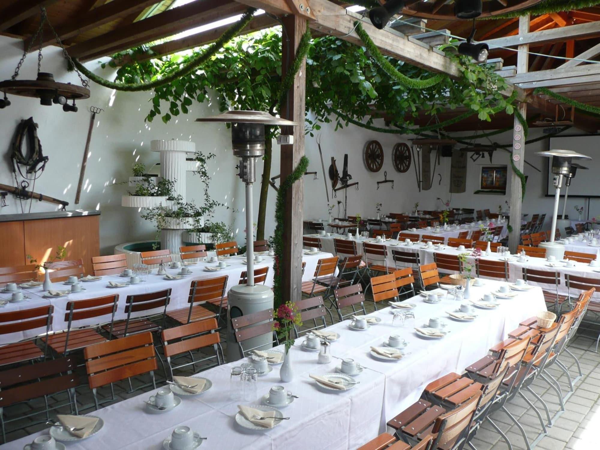 Landgasthaus Zum Kreuz by null