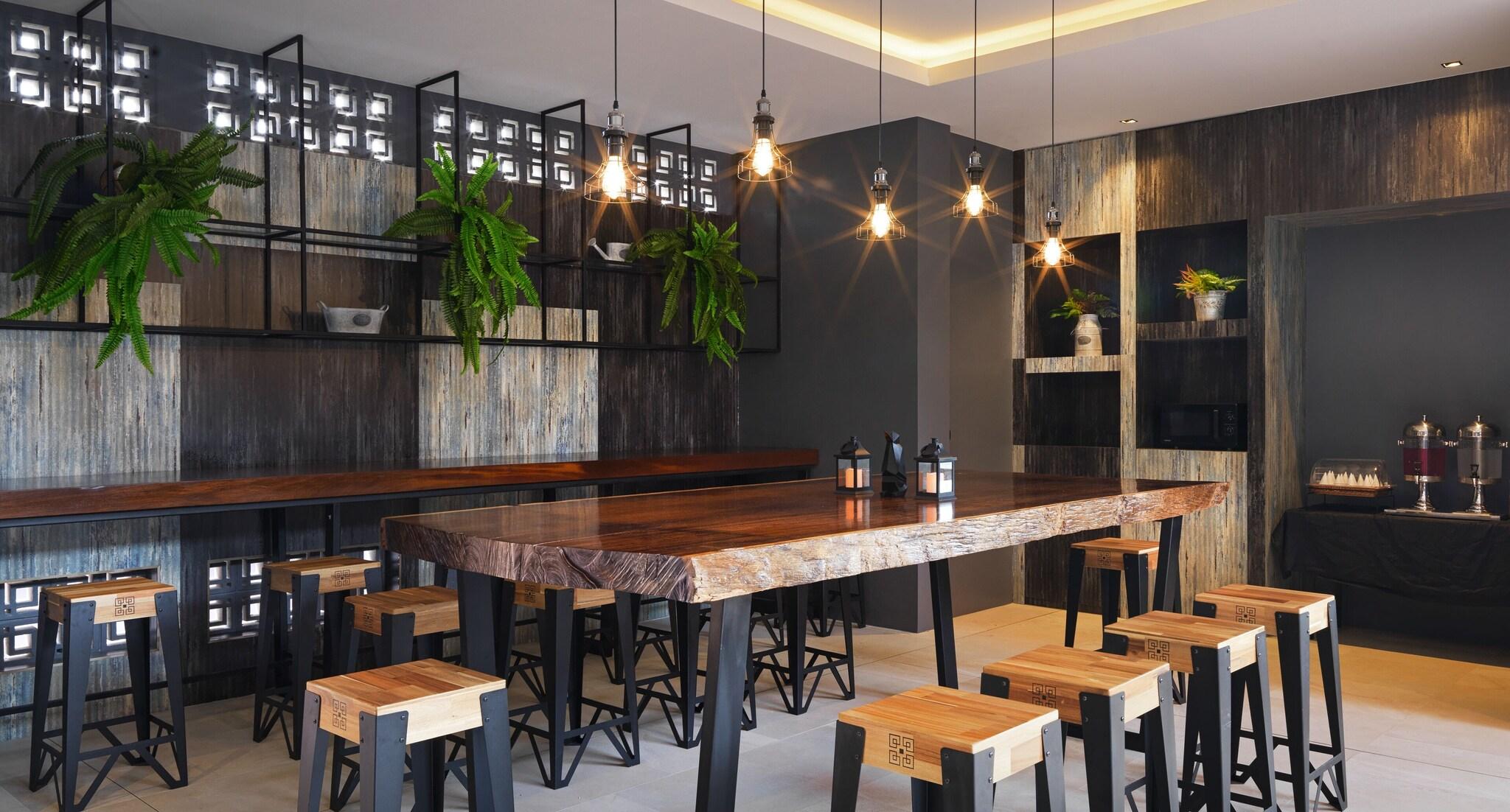 PRIME TOWN - Posh & Port Hotel PHUKET (SHA Plus+)