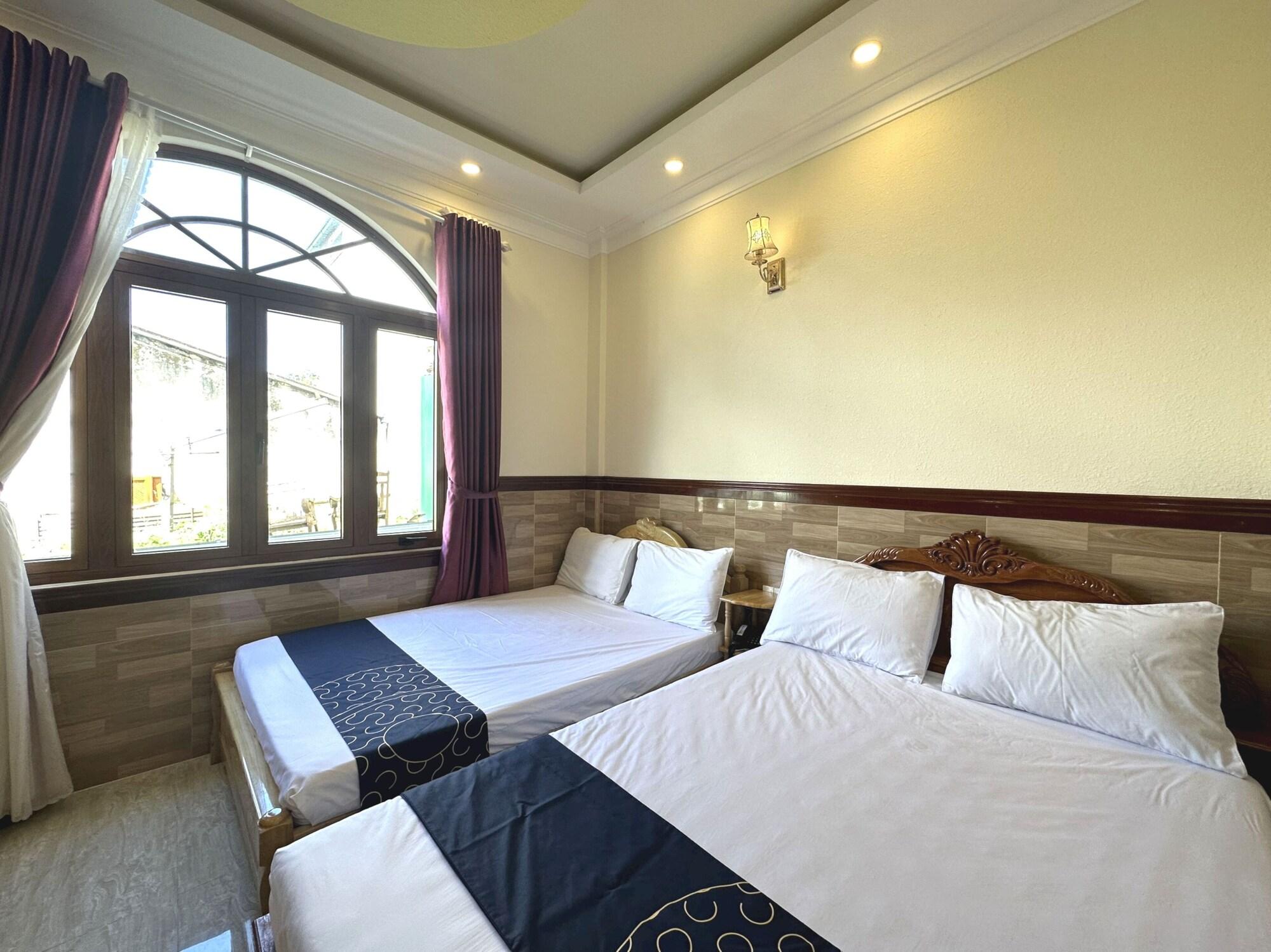 Dinh Loan Hotel