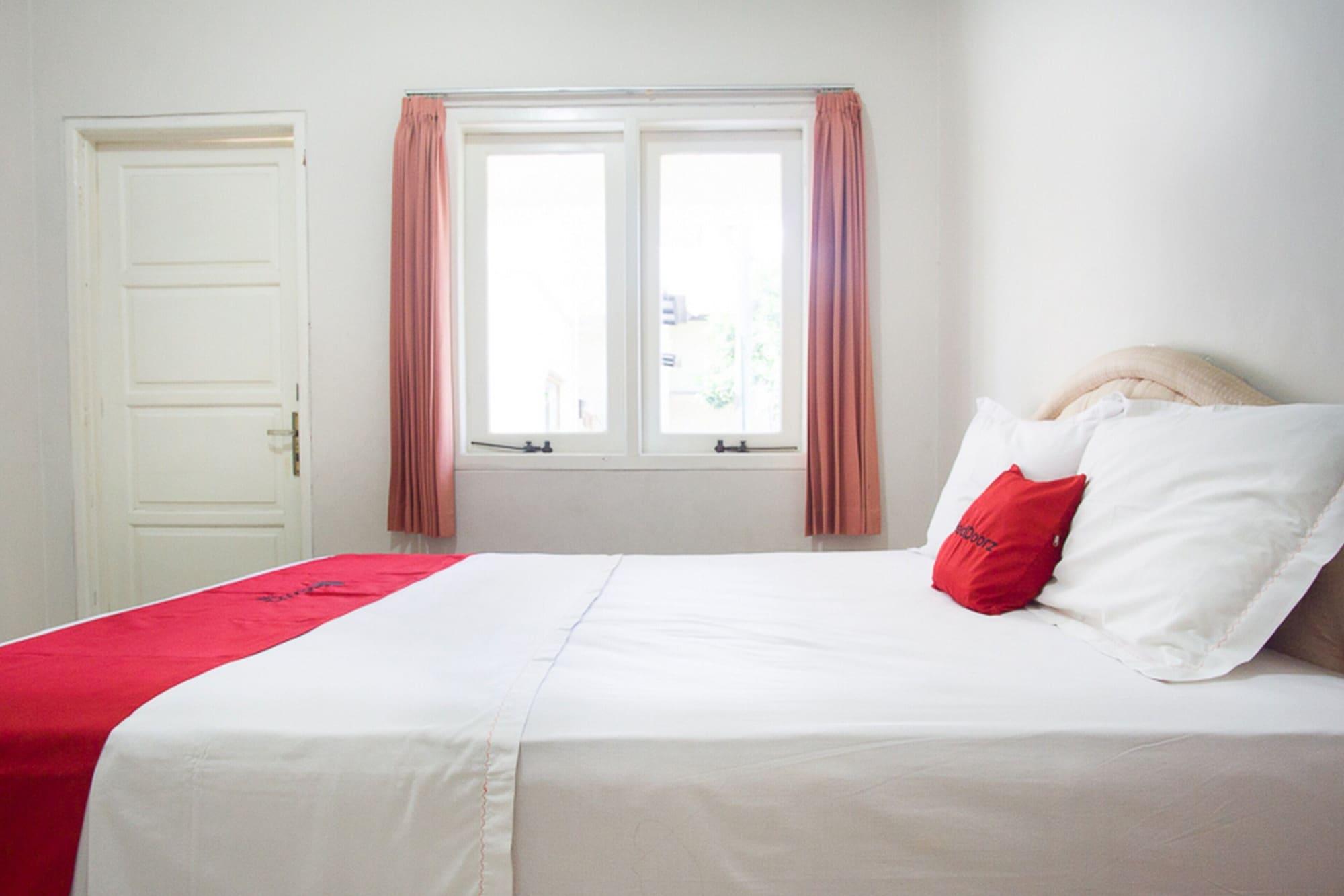 RedDoorz near Rumah Sakit Baptis Kediri