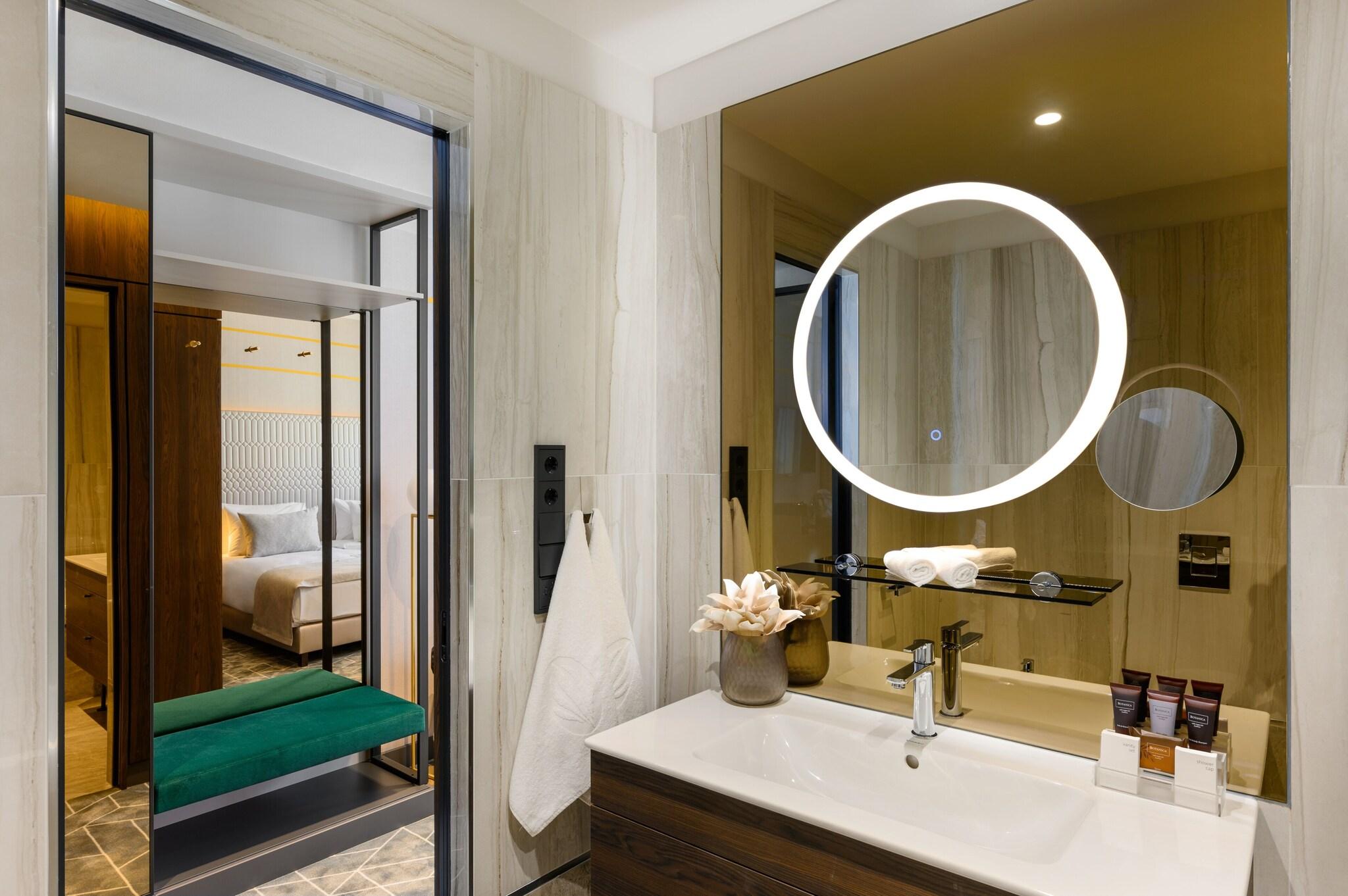 Emerald Hotel & Suites by Continental Group by null