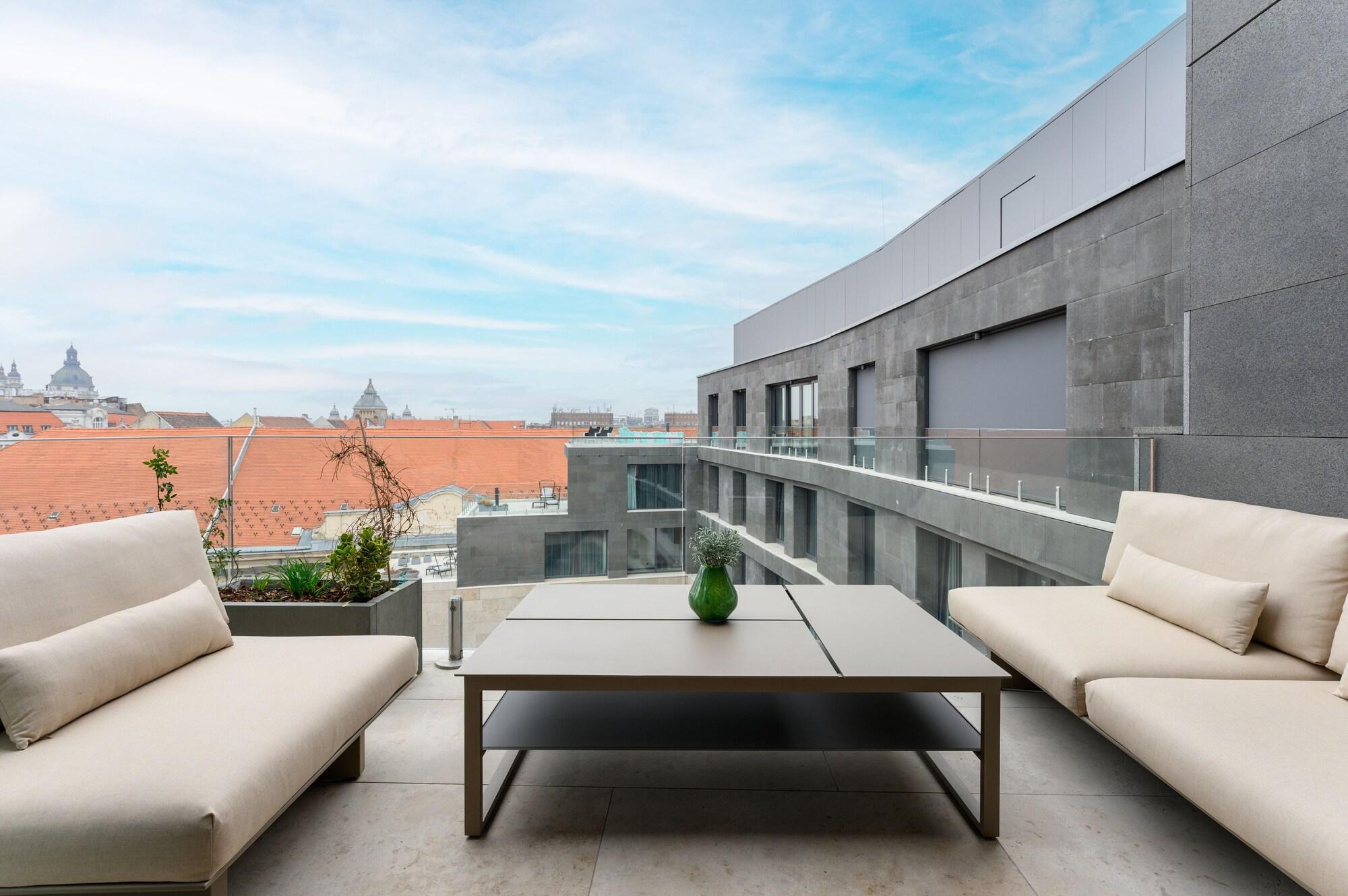 Emerald Hotel & Suites by Continental Group by null