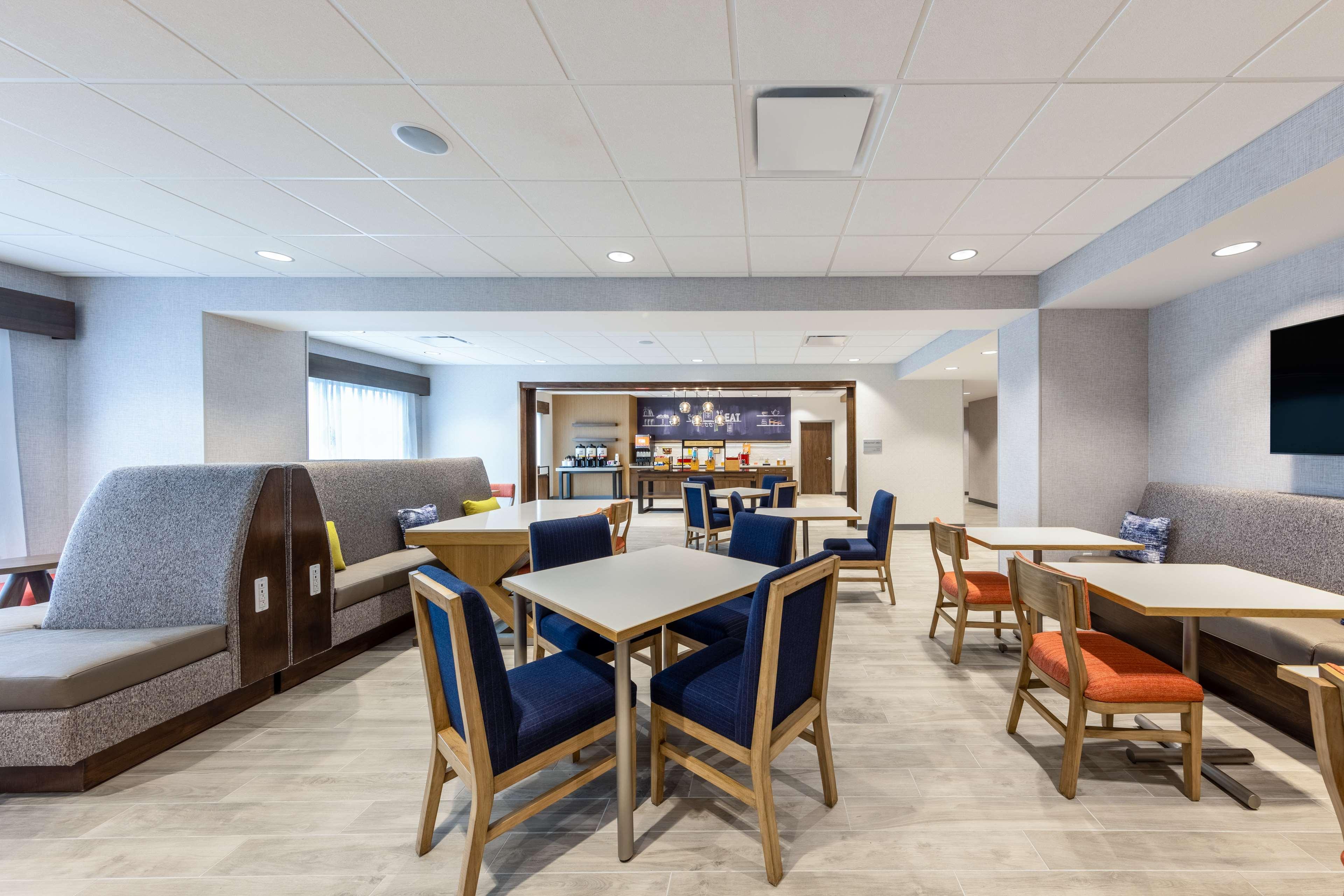 Hampton Inn Kansas City Southeast