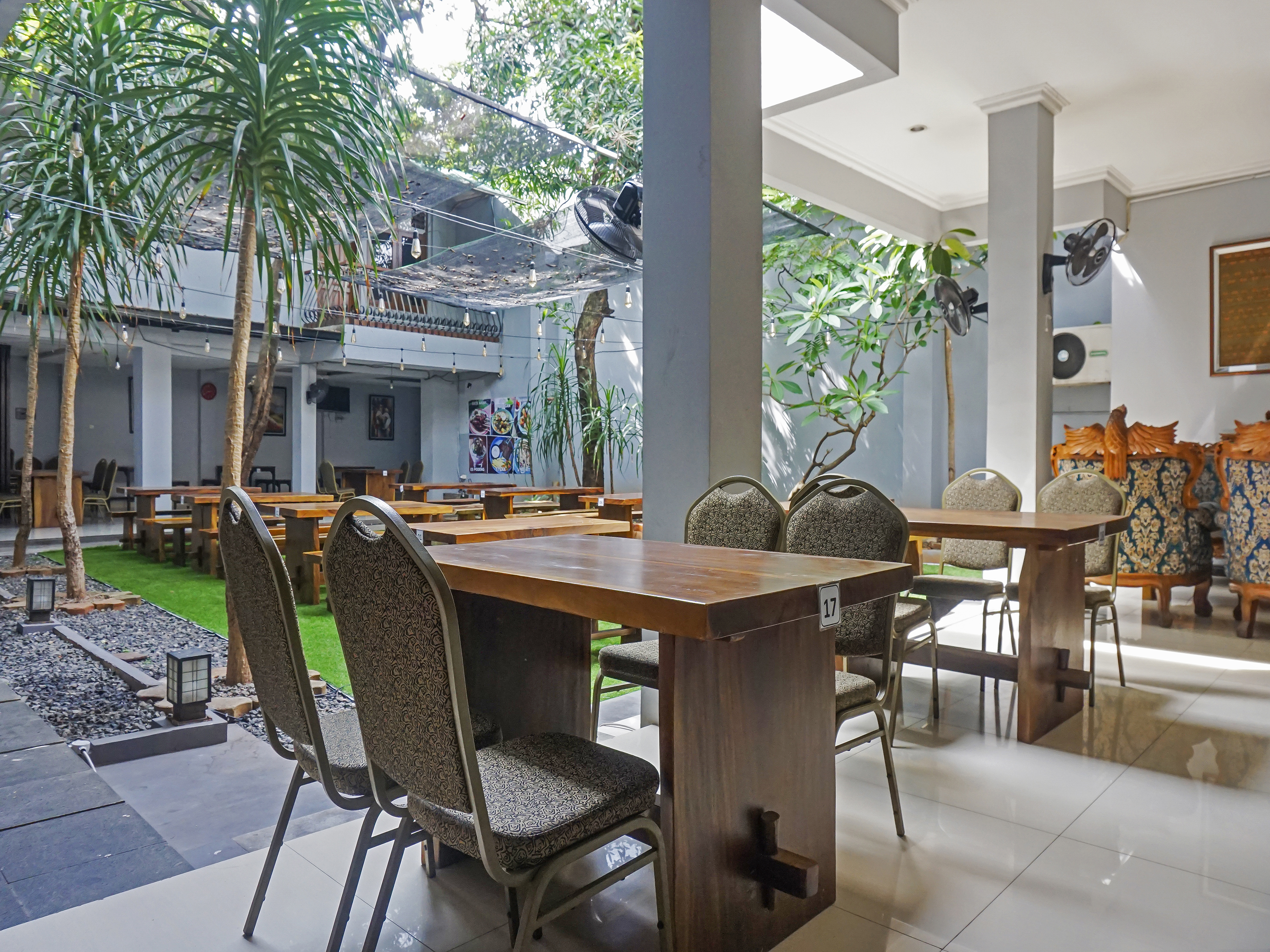 Super OYO Capital O 91140 Ayodya Kebon Jeruk