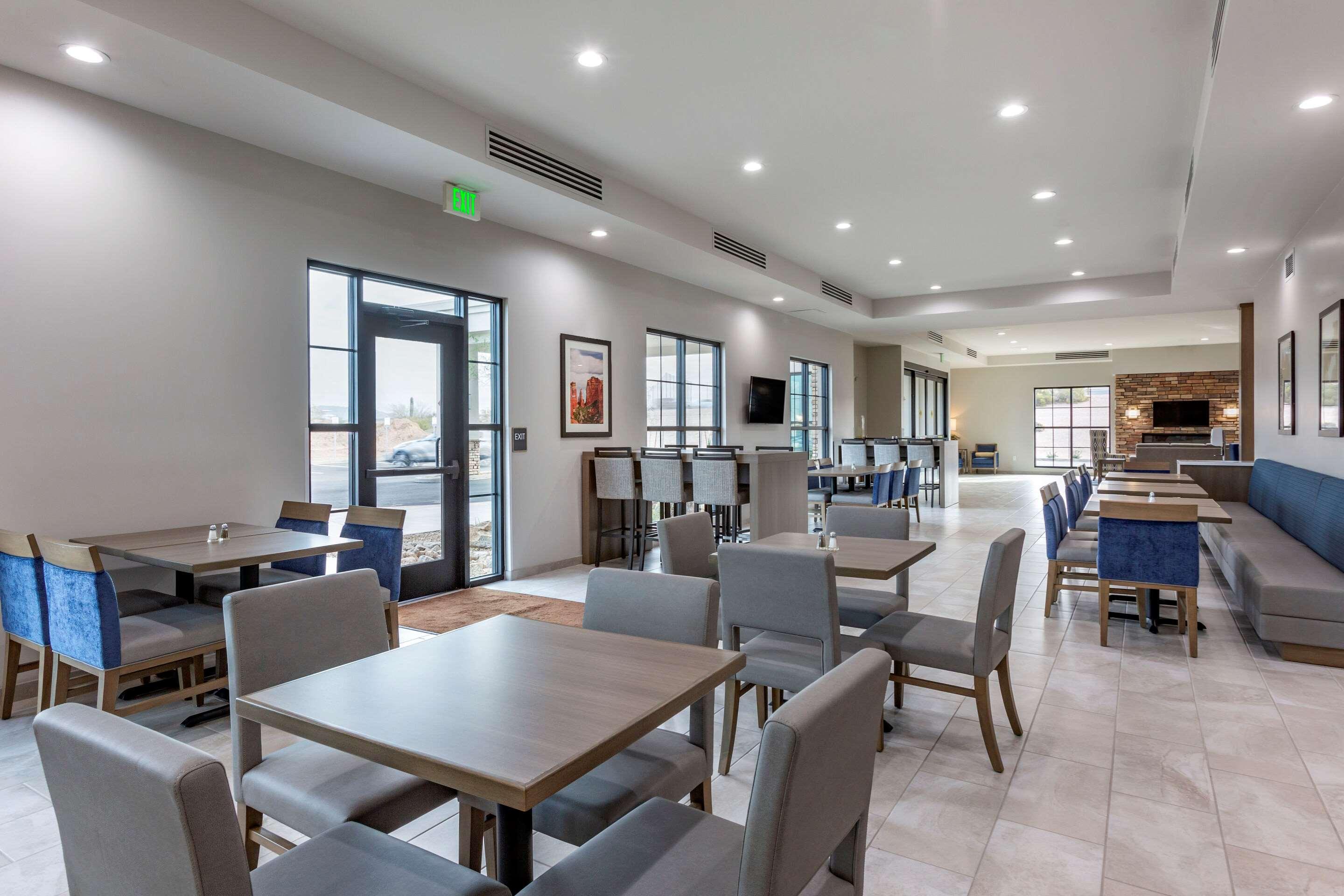 Comfort Suites Scottsdale Talking Stick Entertain