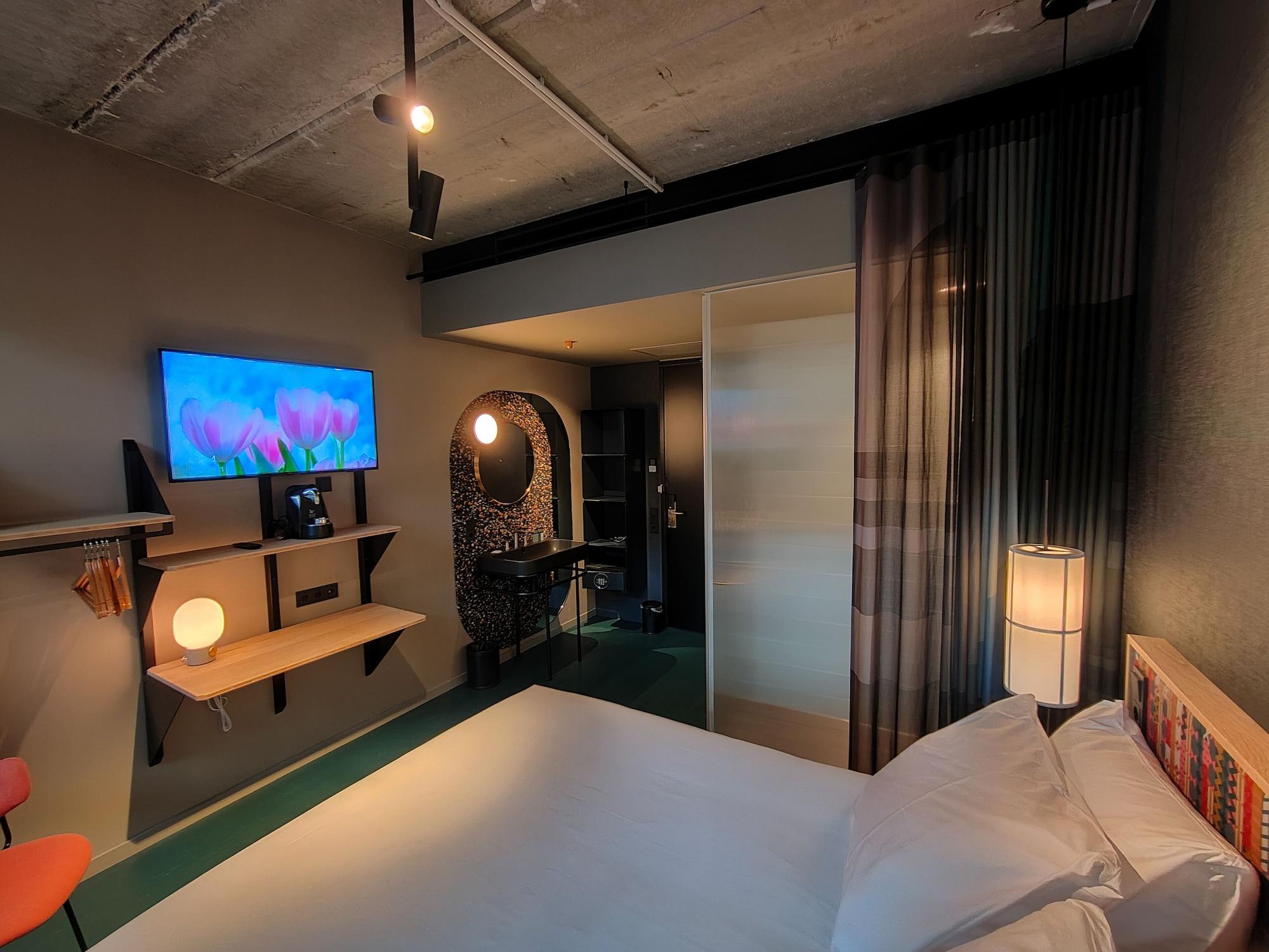Superior Double Room (lounge)