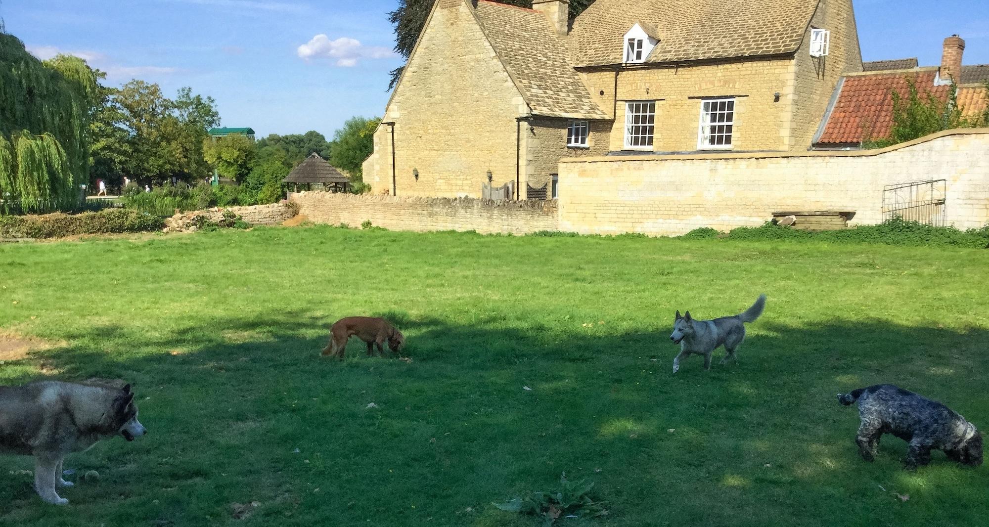 River Nene Cottages
