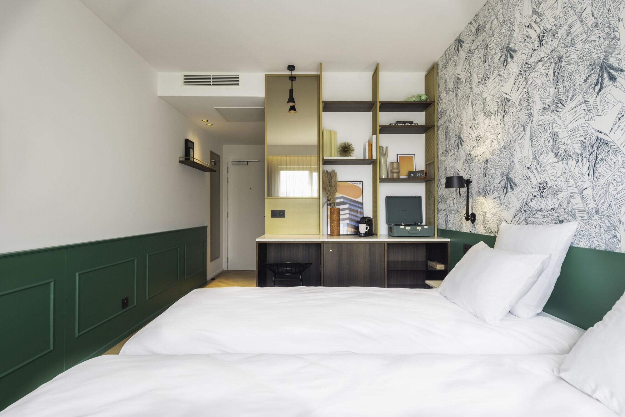 Yalo Hotel by null
