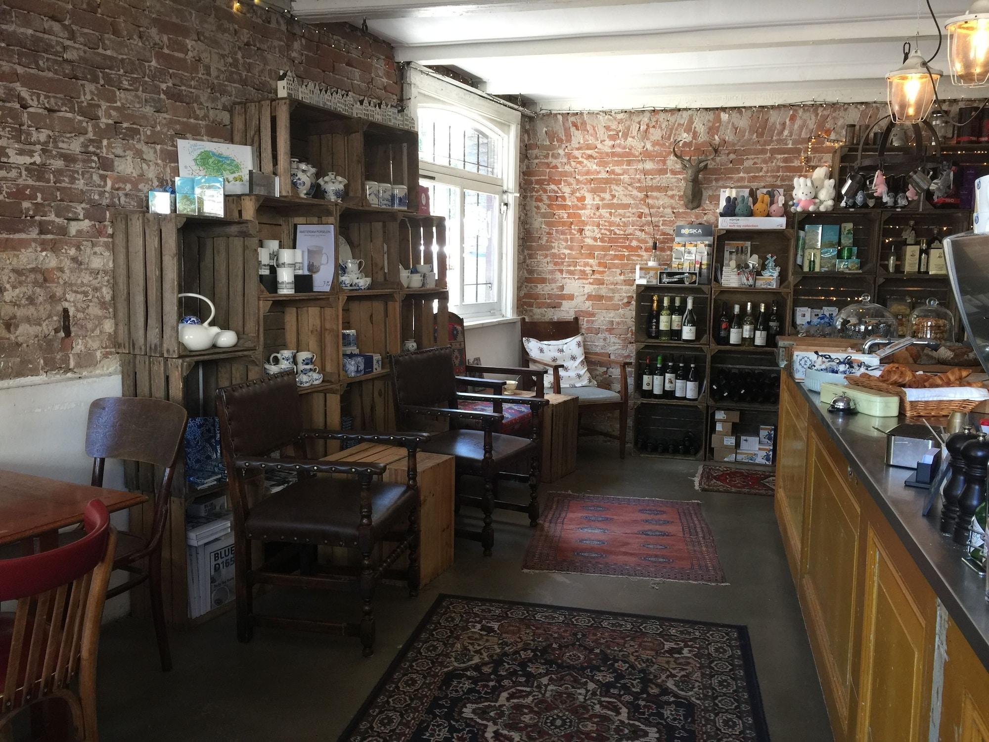 Nine-T-Teen Bed & Breakfast by null