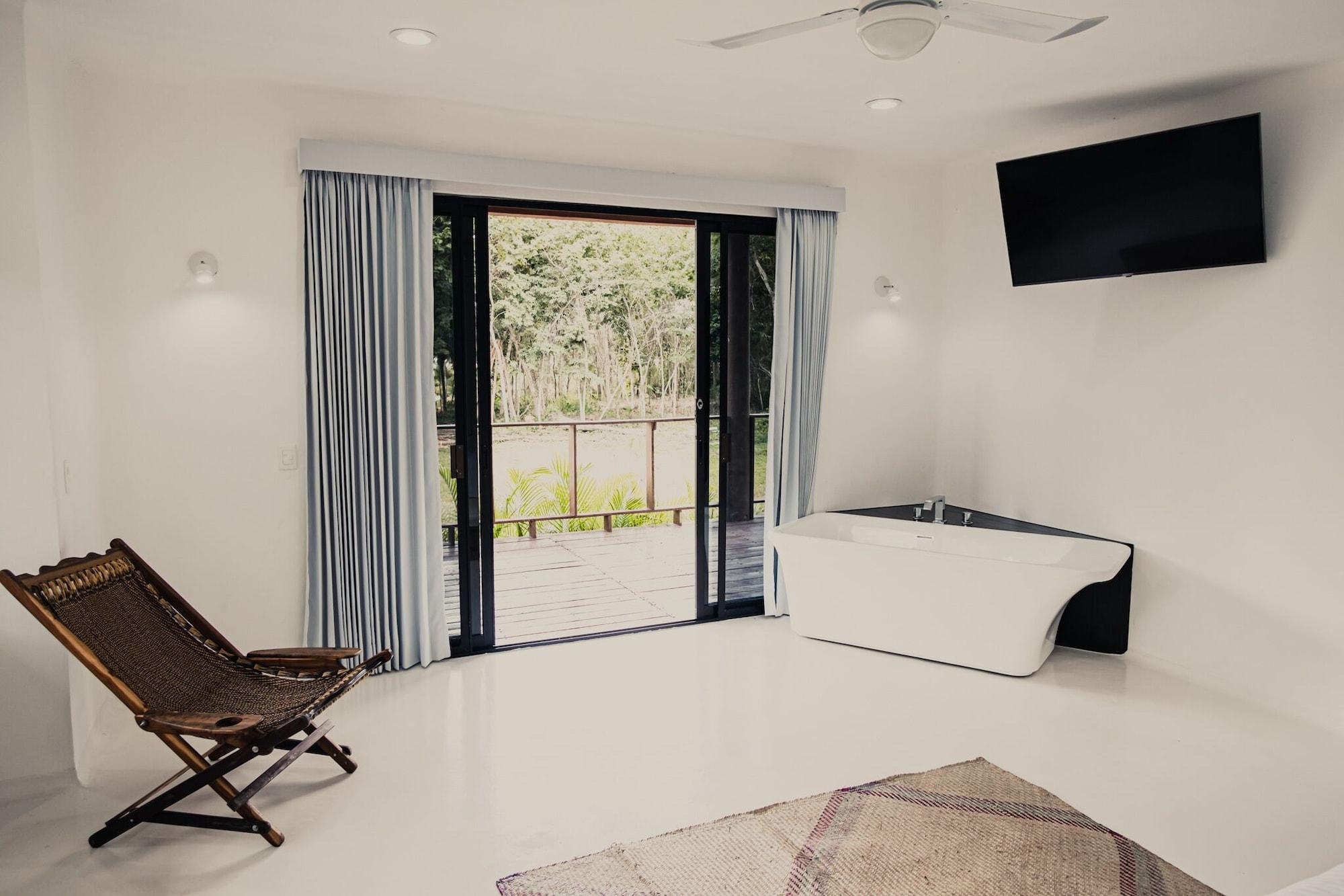 Royal Palm Bacalar CabaÃ±as & Lagoon Club