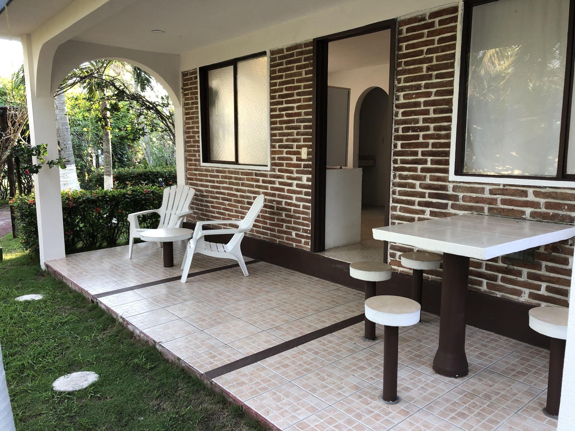 Room 4, Hotel Bungalows Marbella Costa Esmeralda, Tecolutla