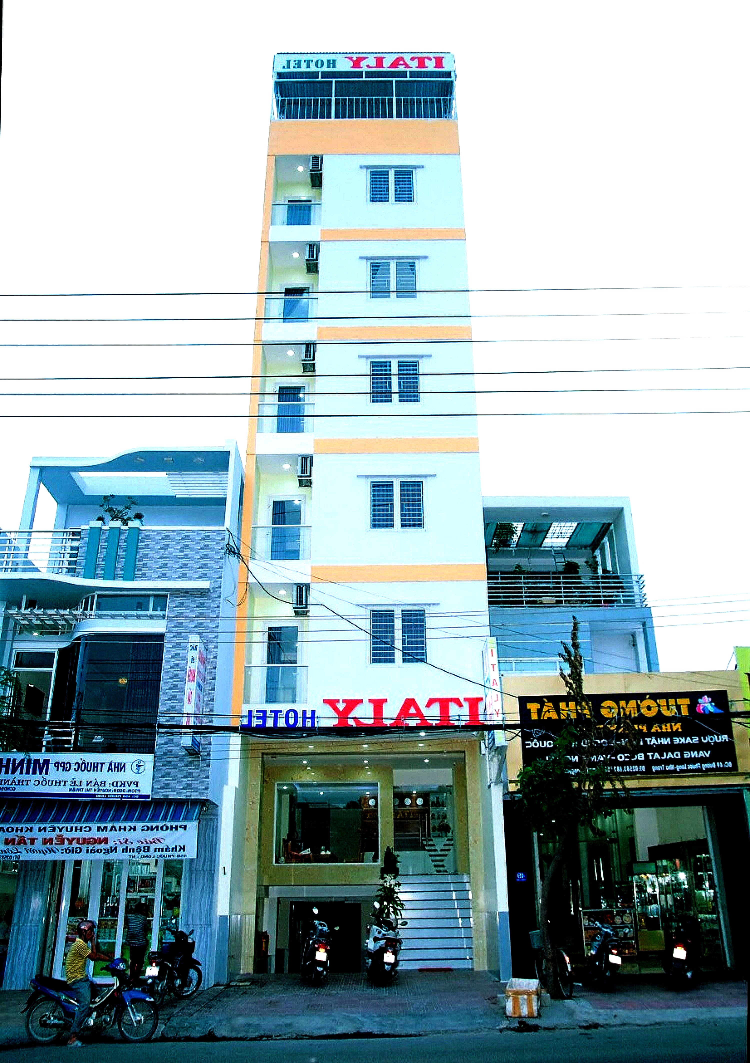 Oyo 1164 Italy Hotel - photo