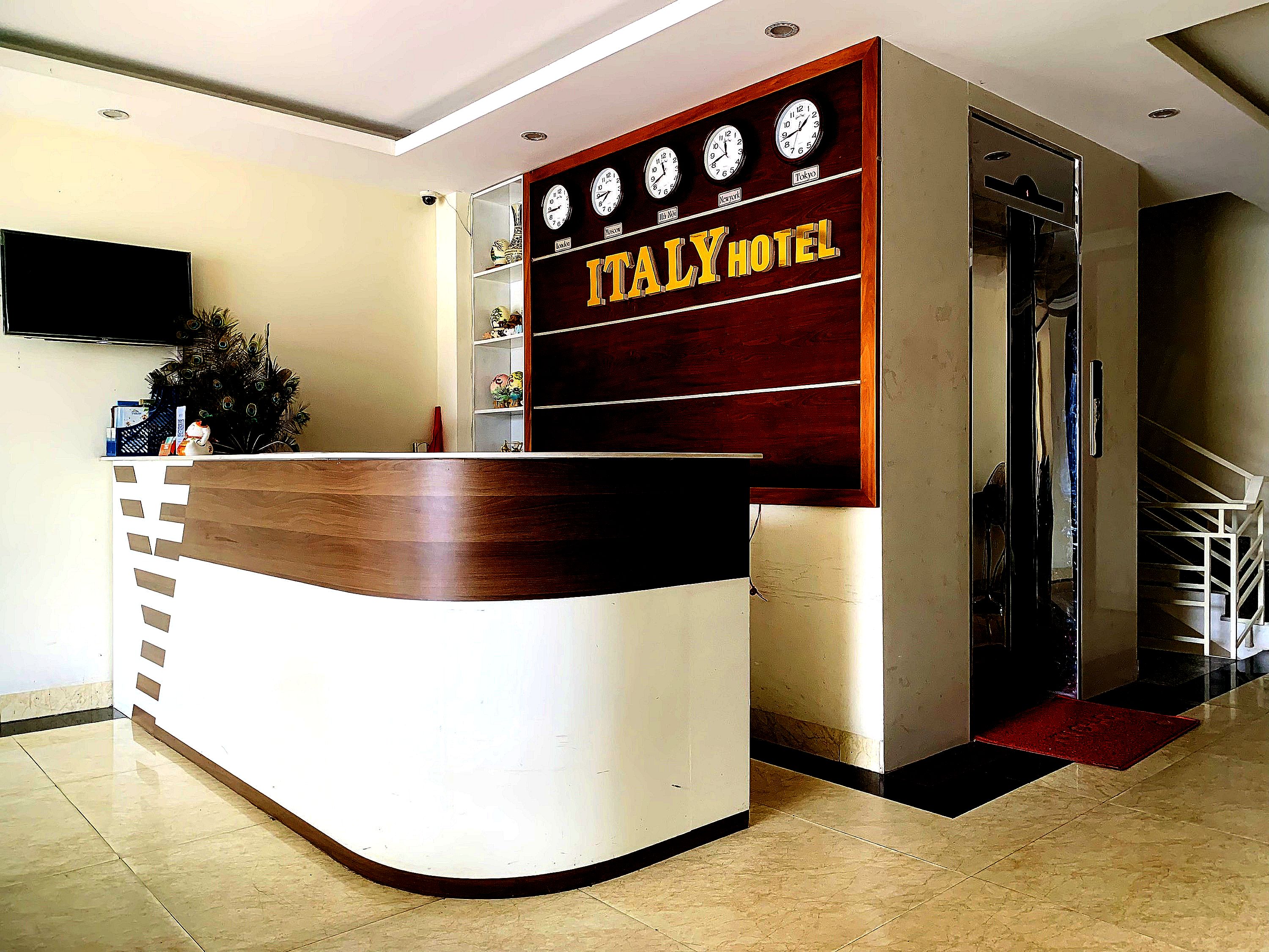 Oyo 1164 Italy Hotel - photo