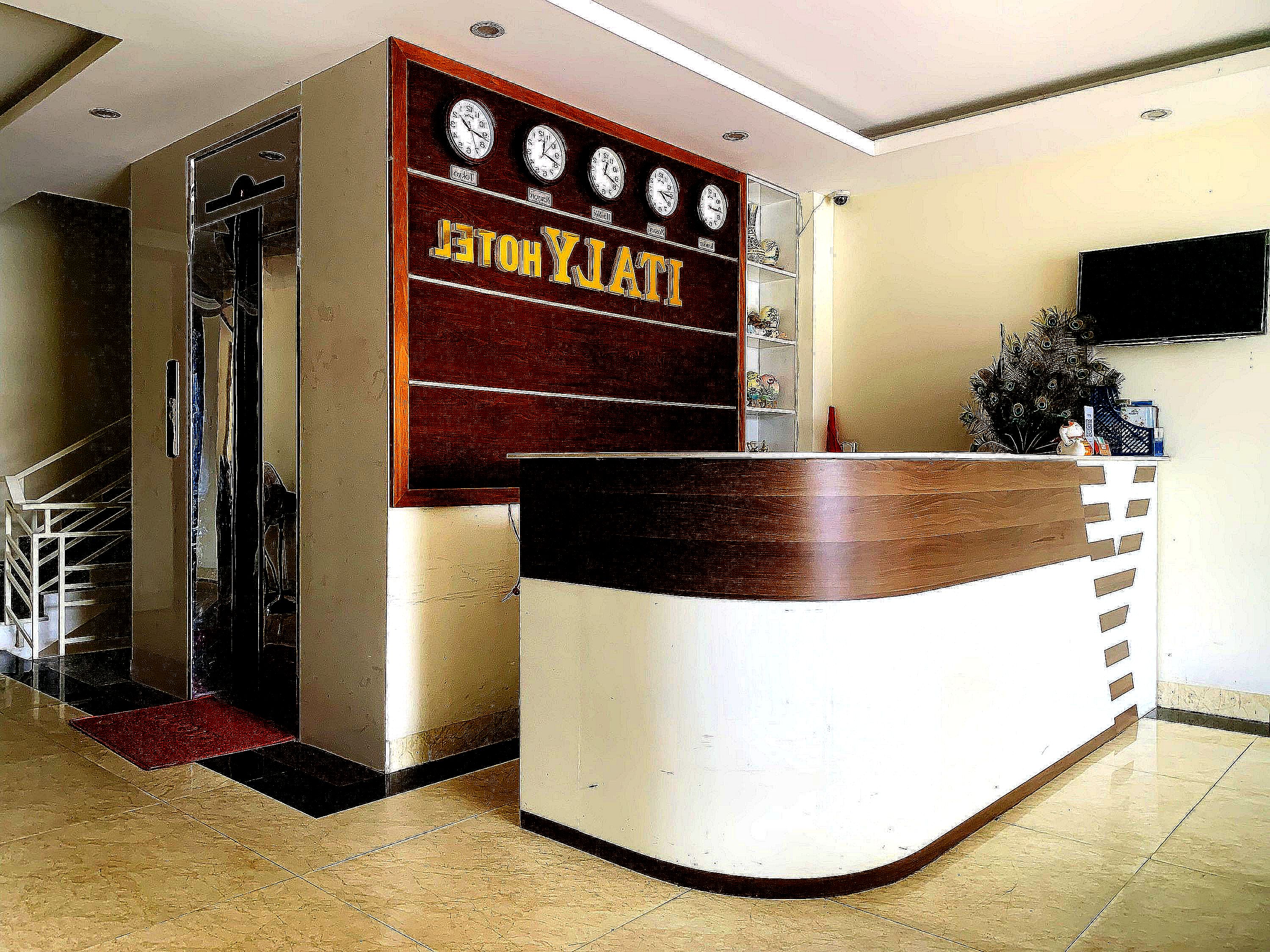 Oyo 1164 Italy Hotel - photo