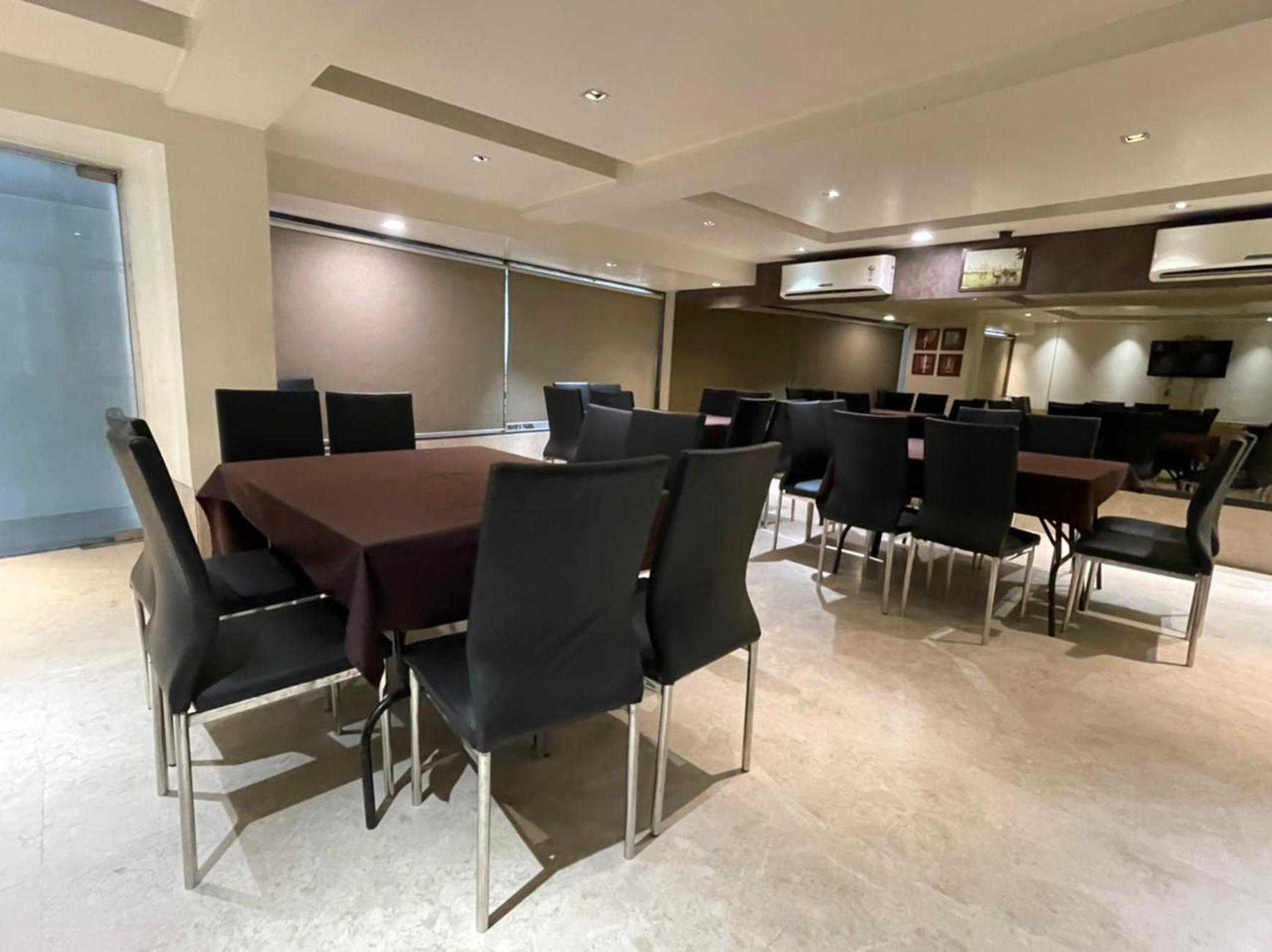 Hotel Aston International