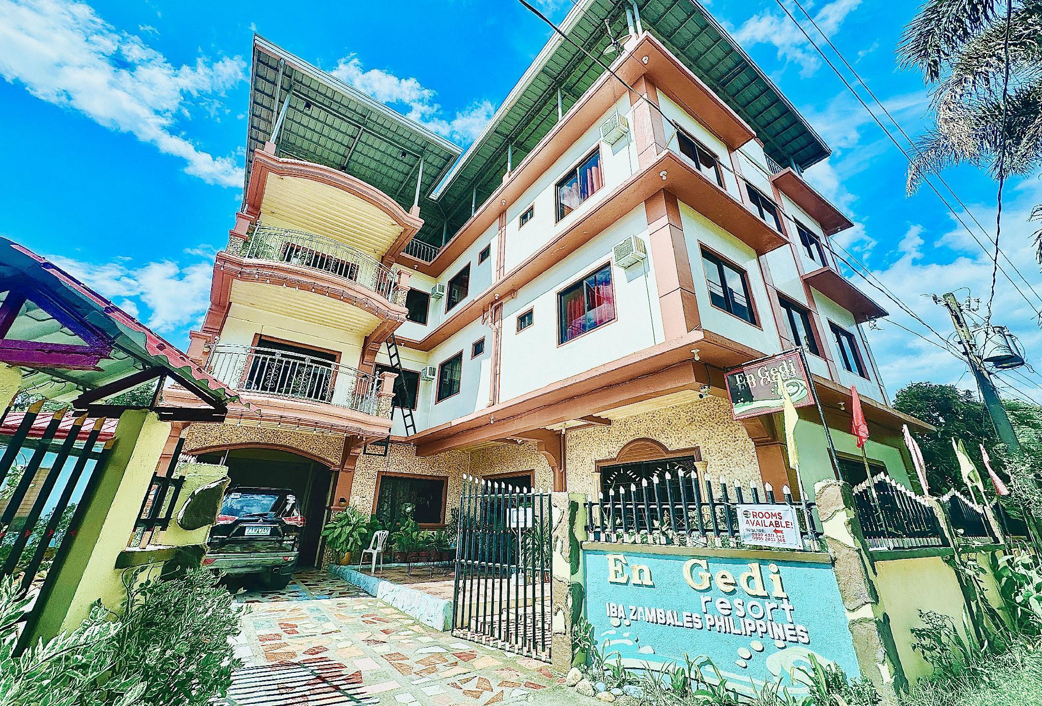 Exterior & Views