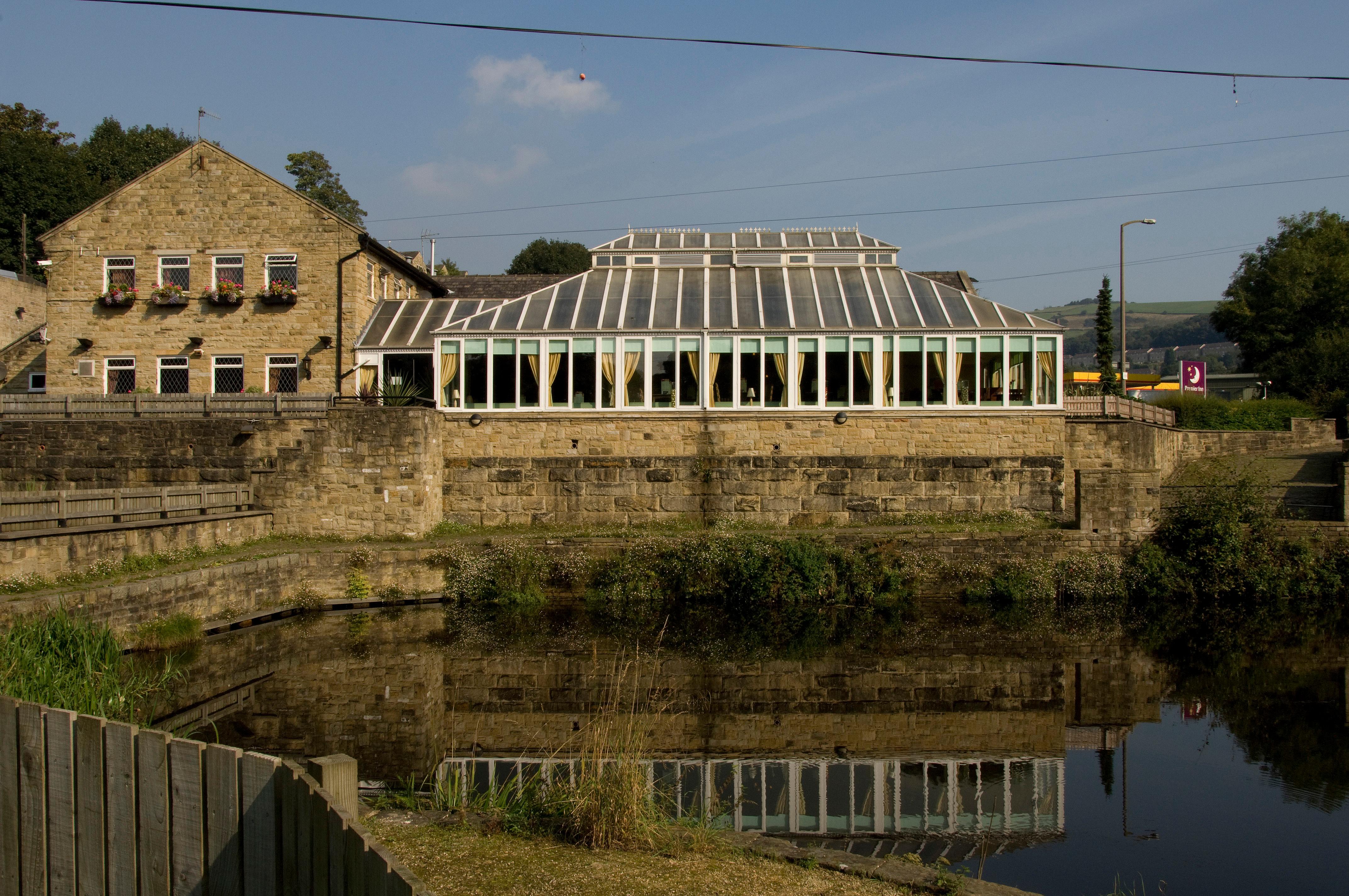 Premier Inn Halifax South